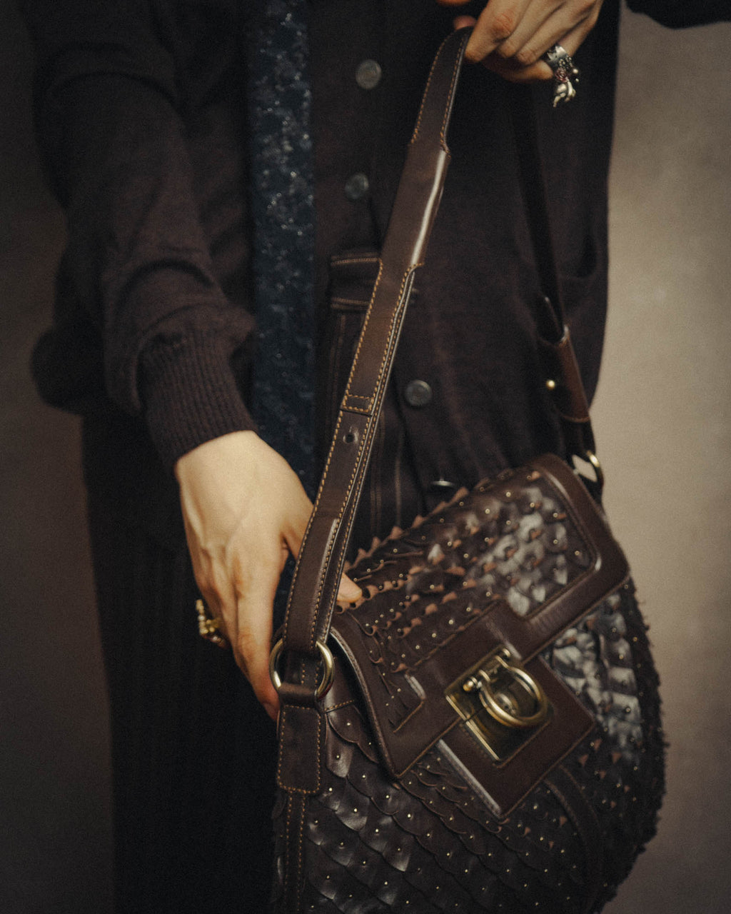 -SPECIAL- “Salvatore Ferragamo” 00’s-10’s Leather scale appliqué gancini shoulder bag