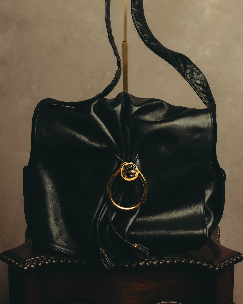 -SPECIAL- "Gucci" 80's Vintage tiger head leather draping shoulder bag with crest charm