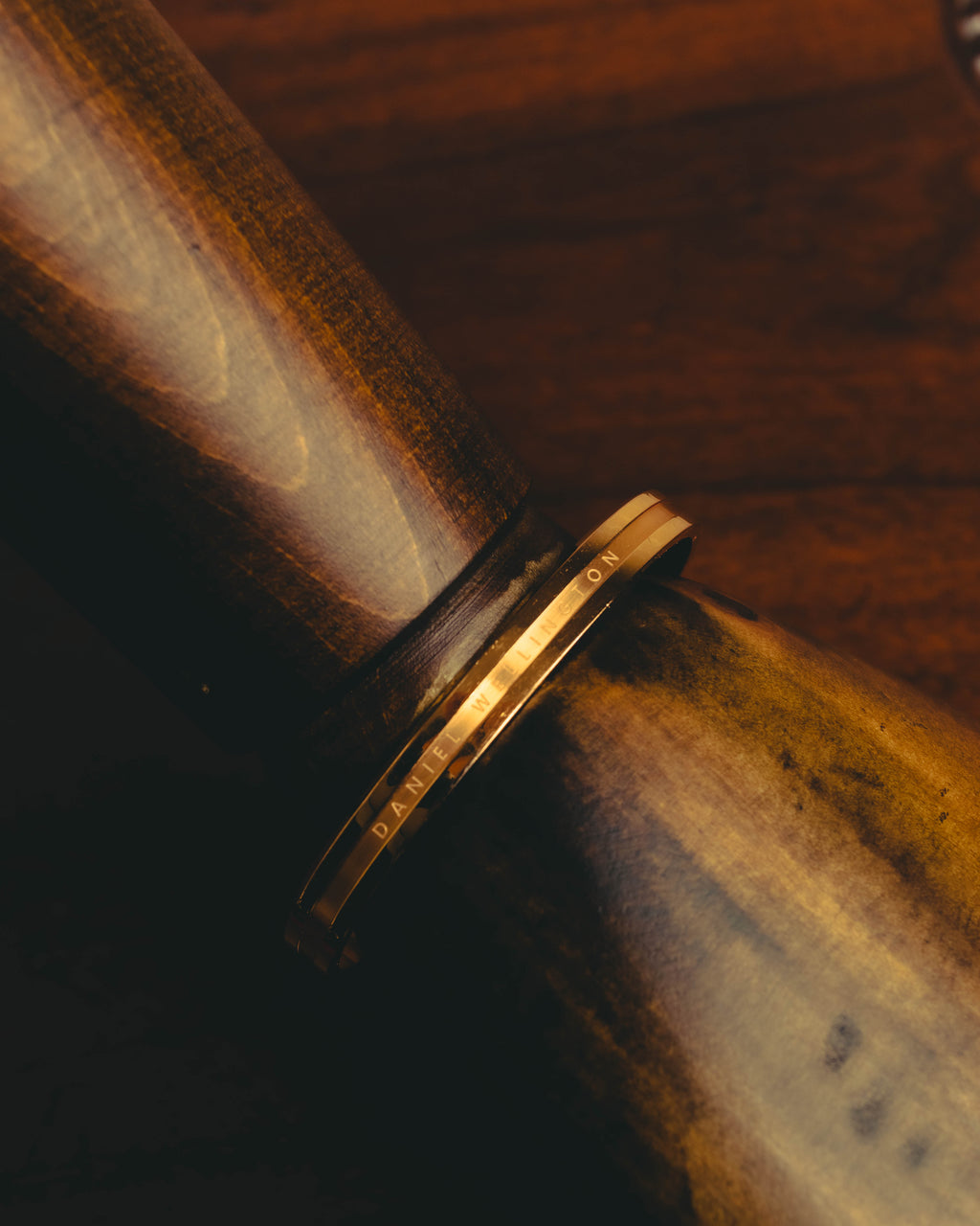 "Daniel Wellington" 20's Sleek gold cuff bracelet