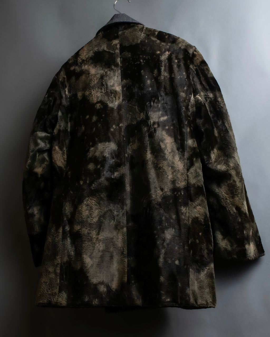 "tricot COMME des GARCONS" 
Double-breasted reversible fur tailored coat