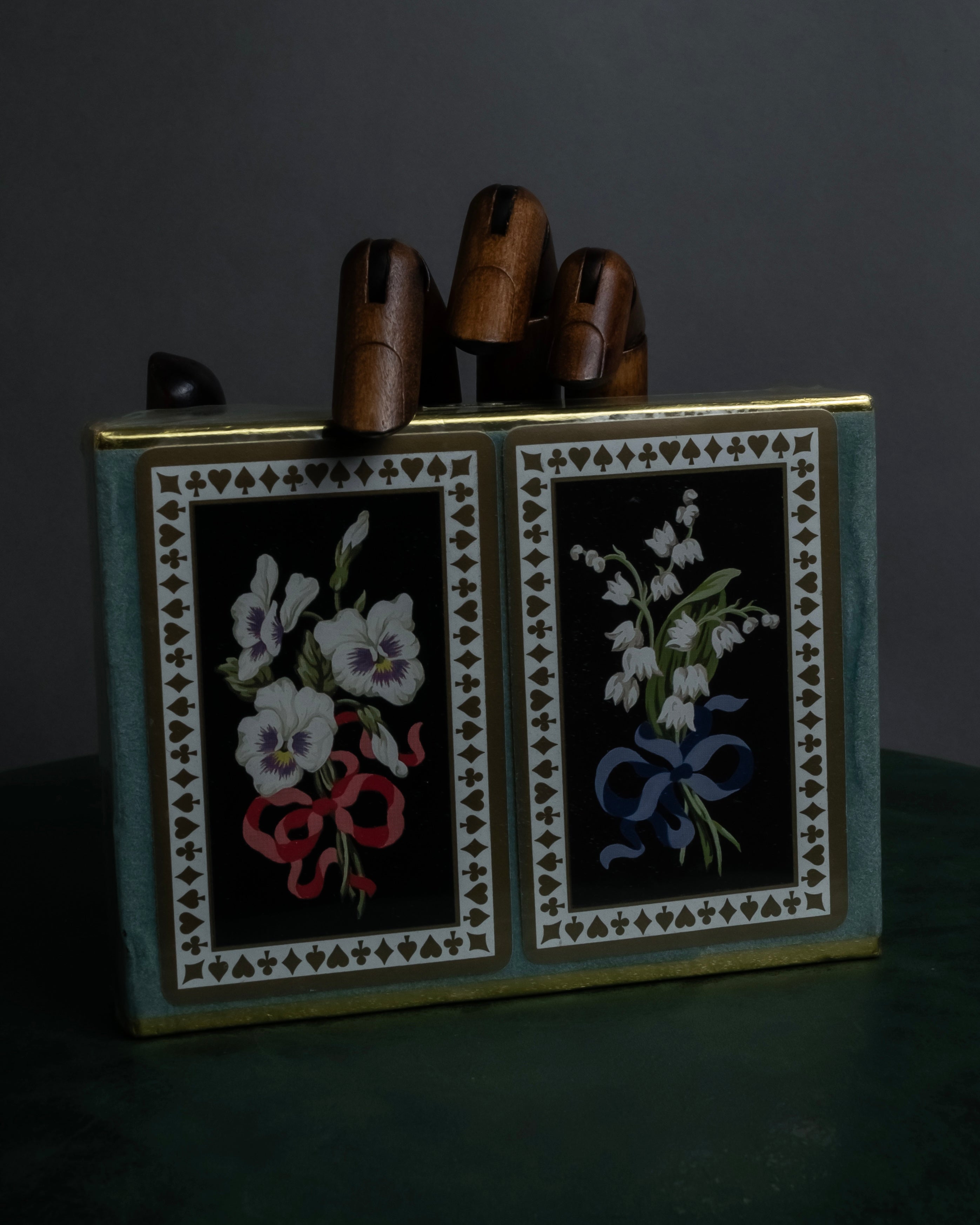 "Tiffany&Co" Unopened flower motif design playing card set