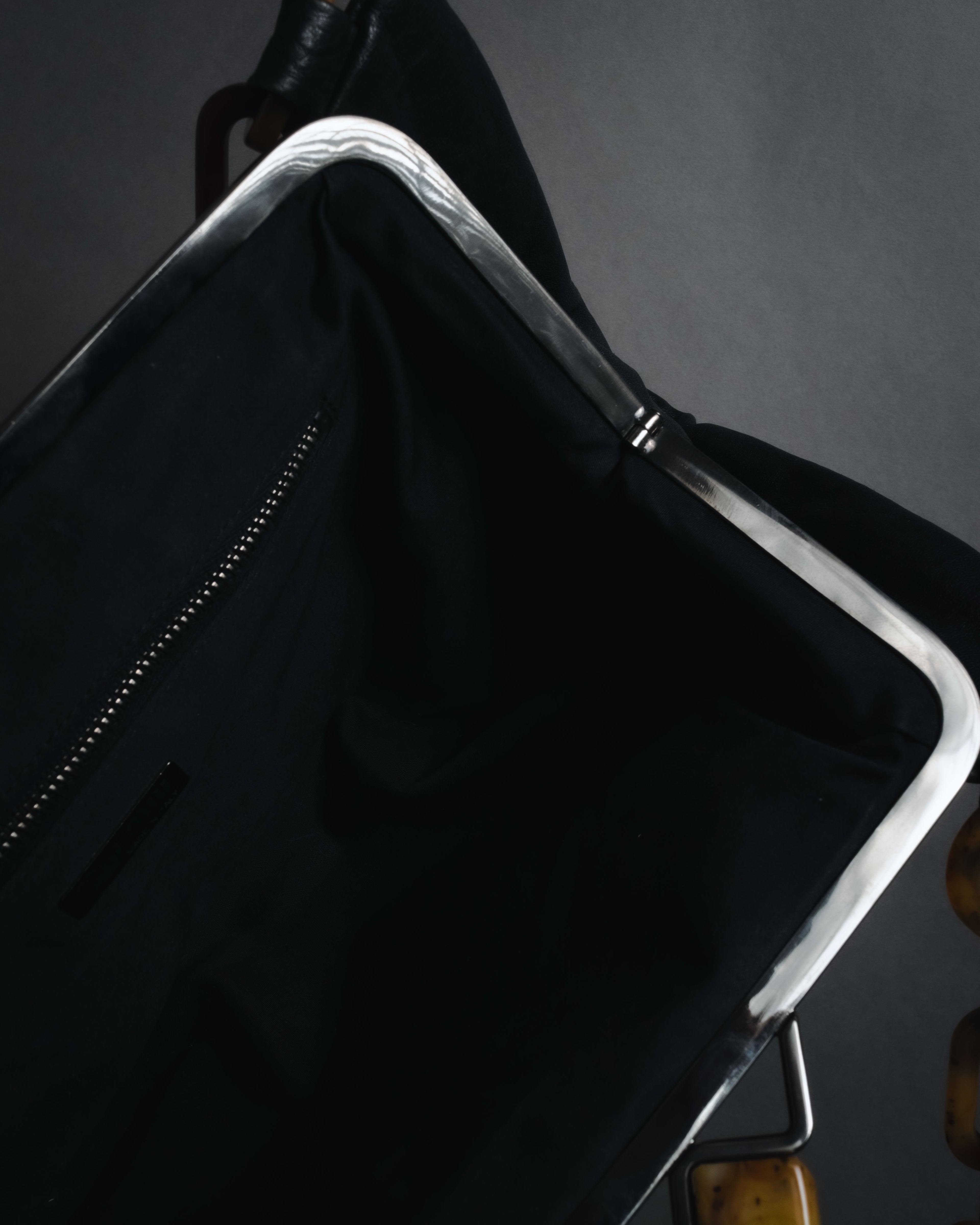 –SPECIAL– "MIU MIU"
Early 2000s bakelite effect chain frame bag