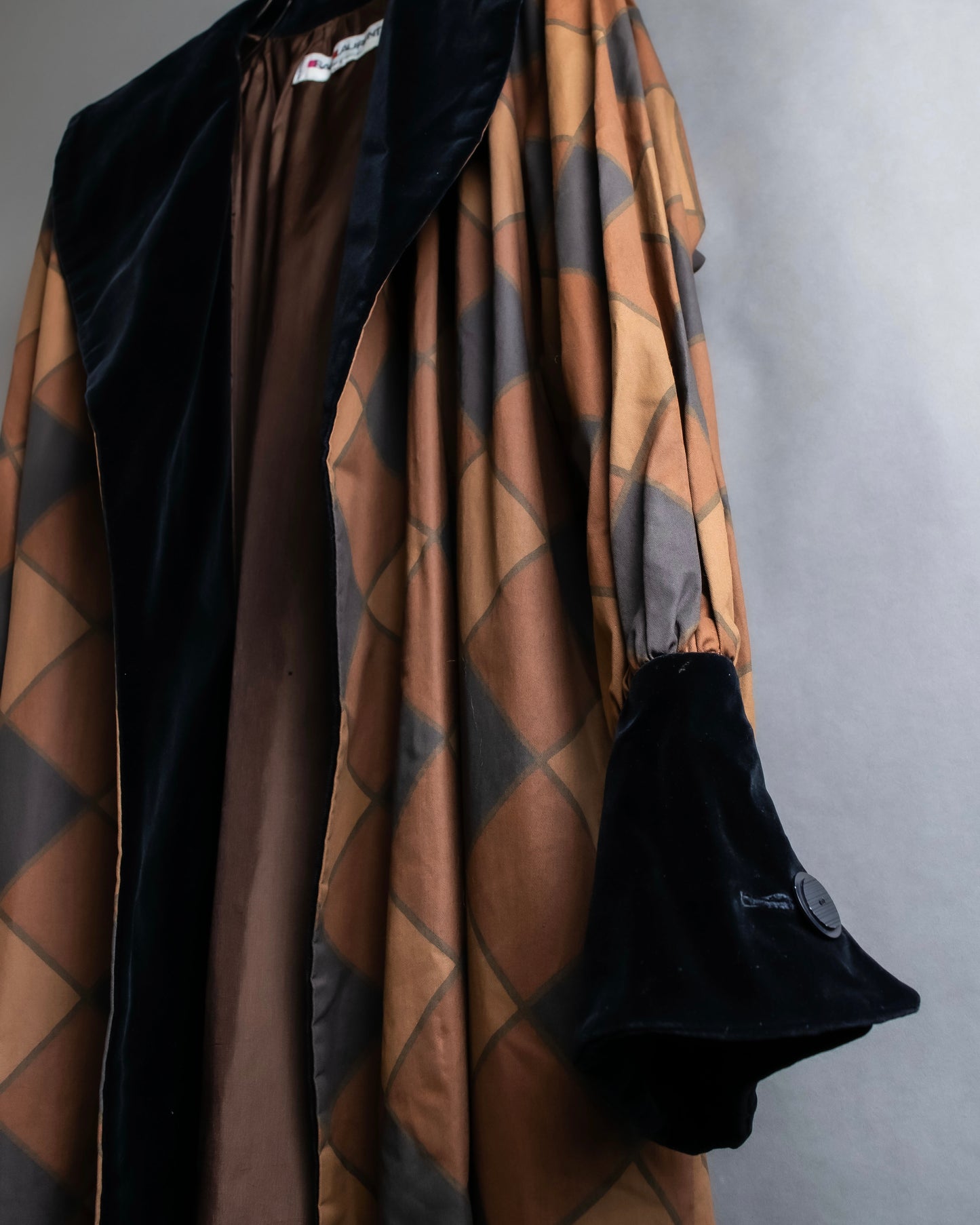 "Yves Saint Laurent Rive Gauche"
Argyle pattern velvet design shawl collar coat