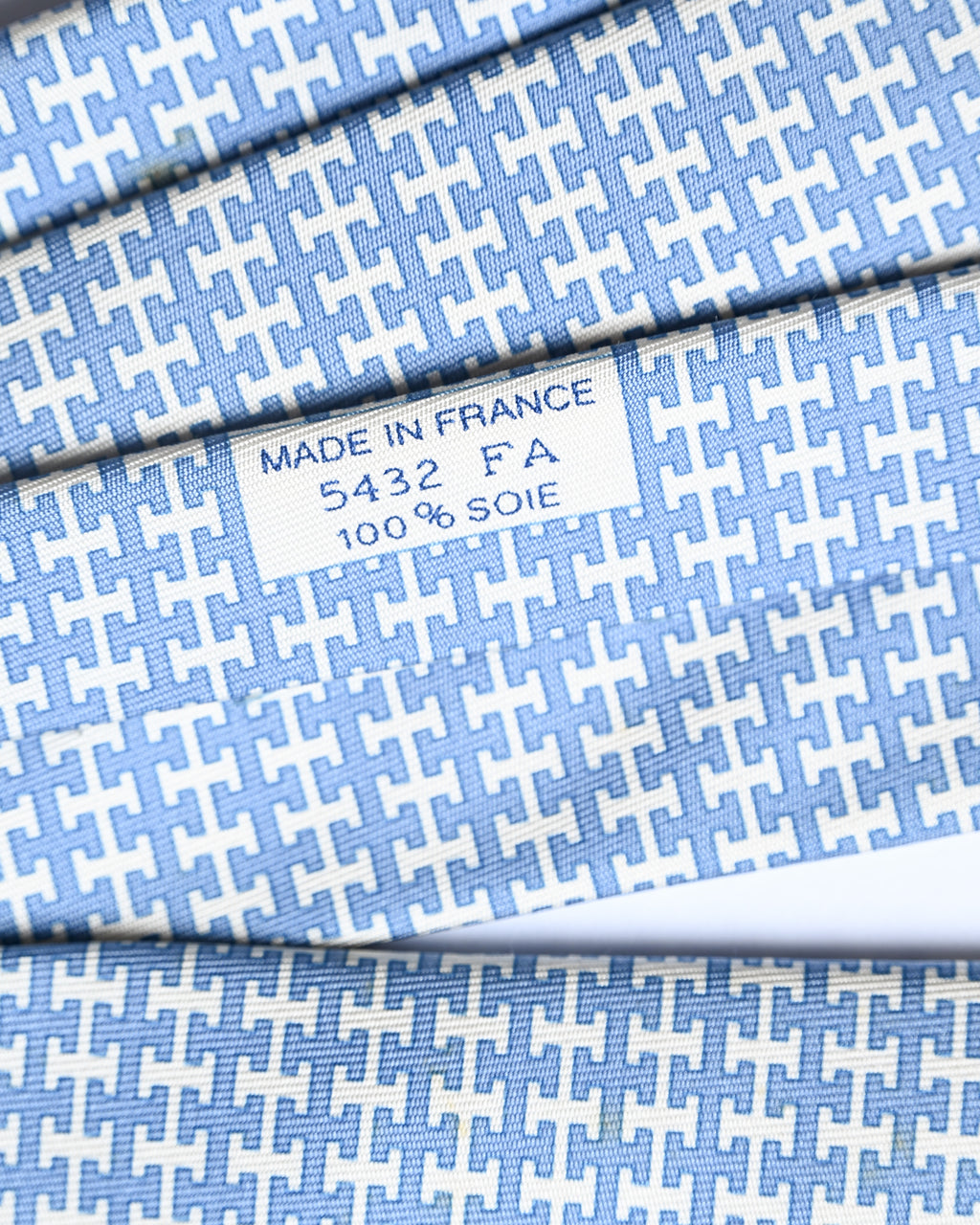 HERMES/ H Logo Silk Tie Sky Blue × Whigte