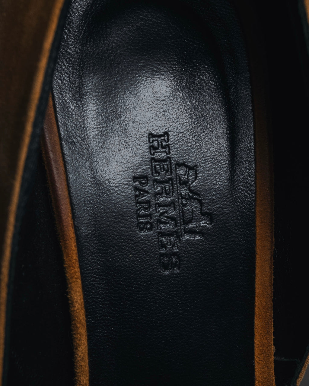 "HERMES" 00’s-10’s Suede V-cut  sculptural wood heel pumps