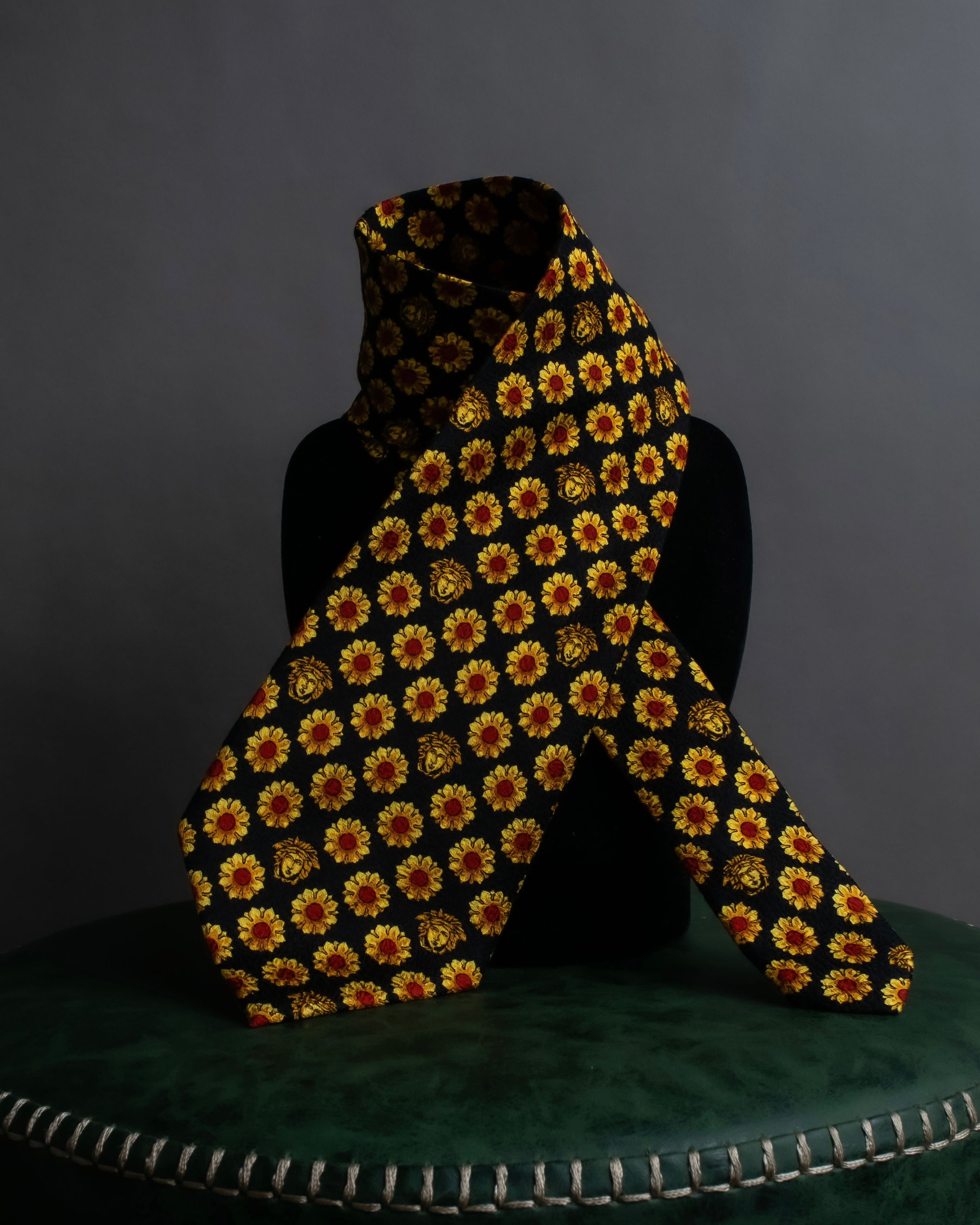 "GIANNI VERSACE" Sunflower medusa pattern necktie