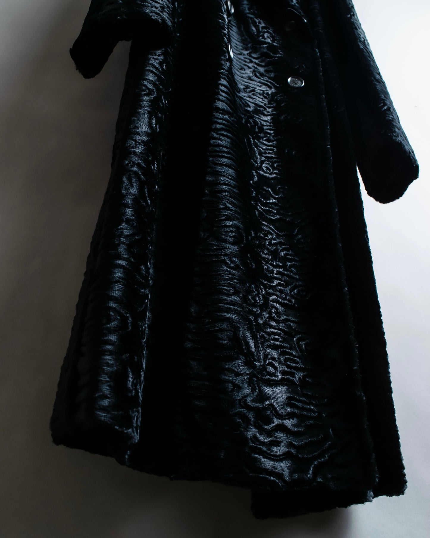 "EMPORIO ARMANI"  Dimensional wave pattern velour like chester coat