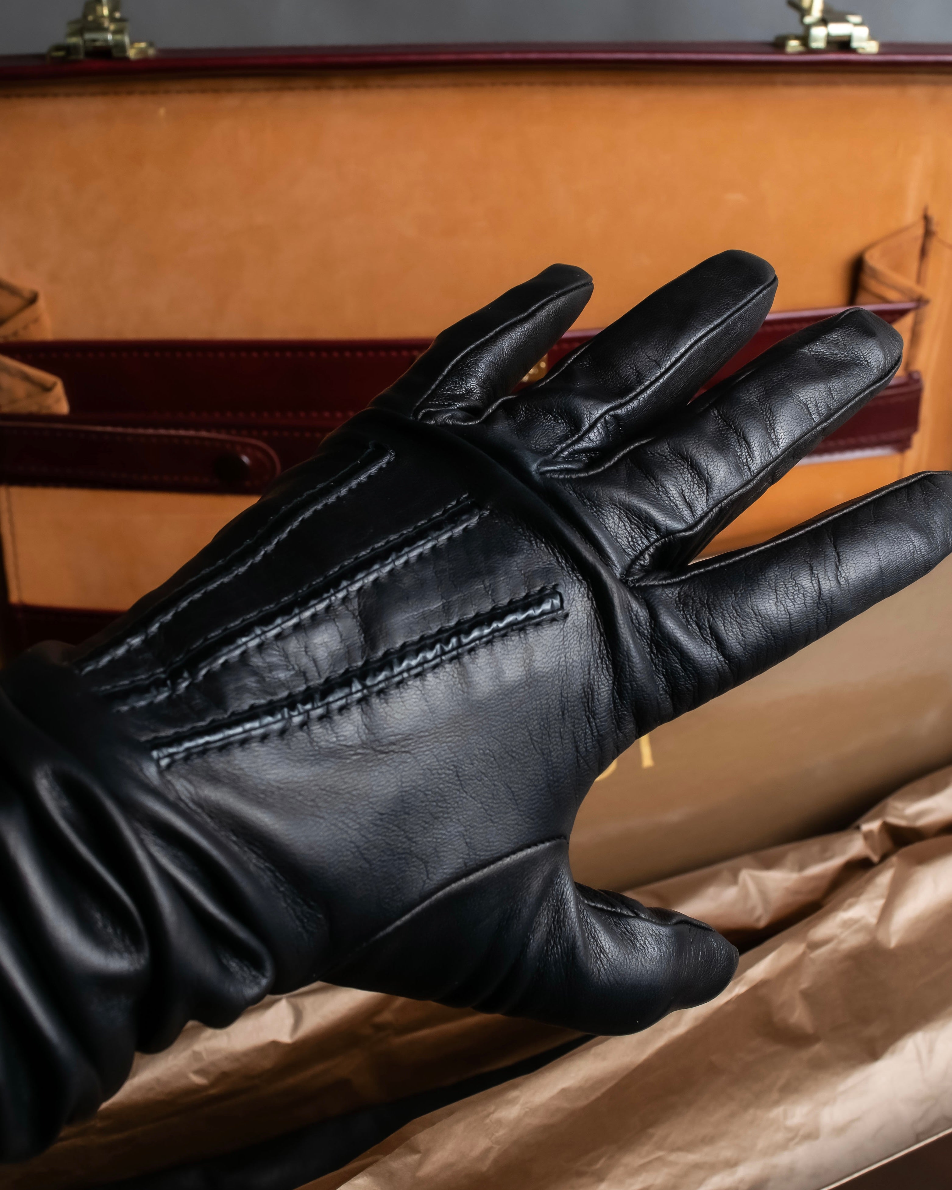 "GUCCI" Gold metal button design long leather gloves