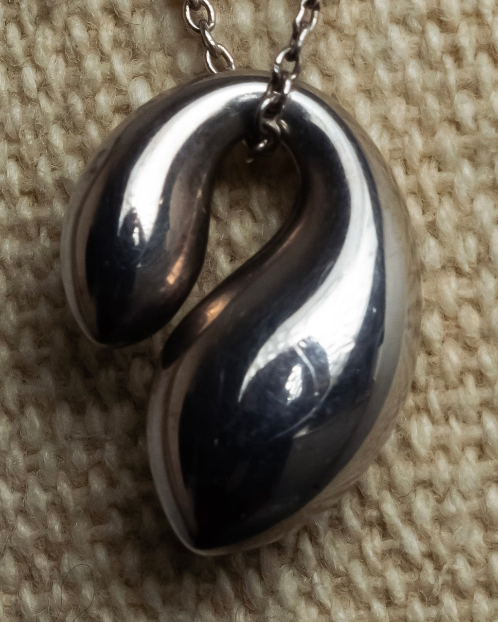 "Tiffany&Co" Elsa Peretti double teardrop motif pendant