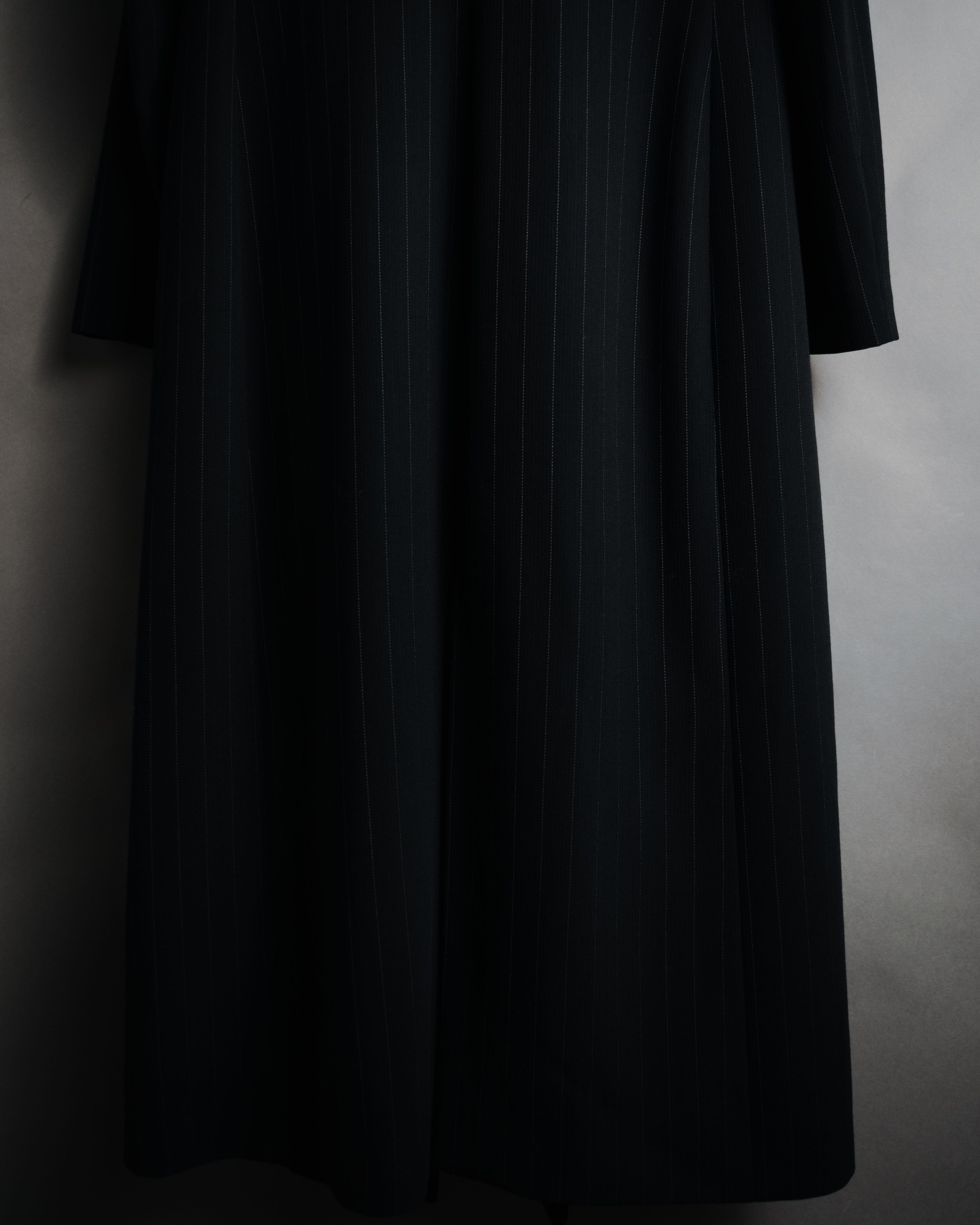 –SPECIAL– "GIORGIO ARMANI"
90’s Borgonuovo 21 pinstripe fly front long coat