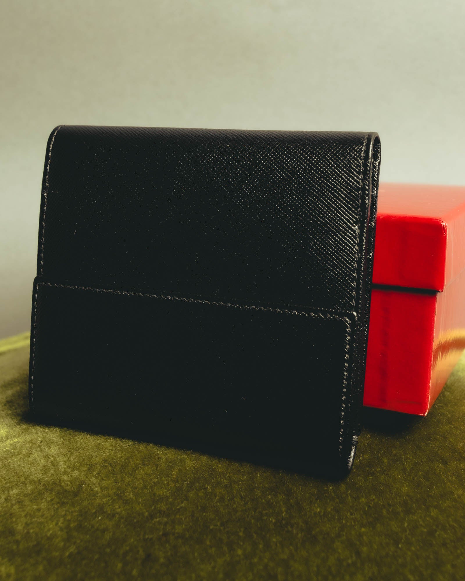 "Salvatore Ferragamo" 80's–00's Classic gancini bifold wallet