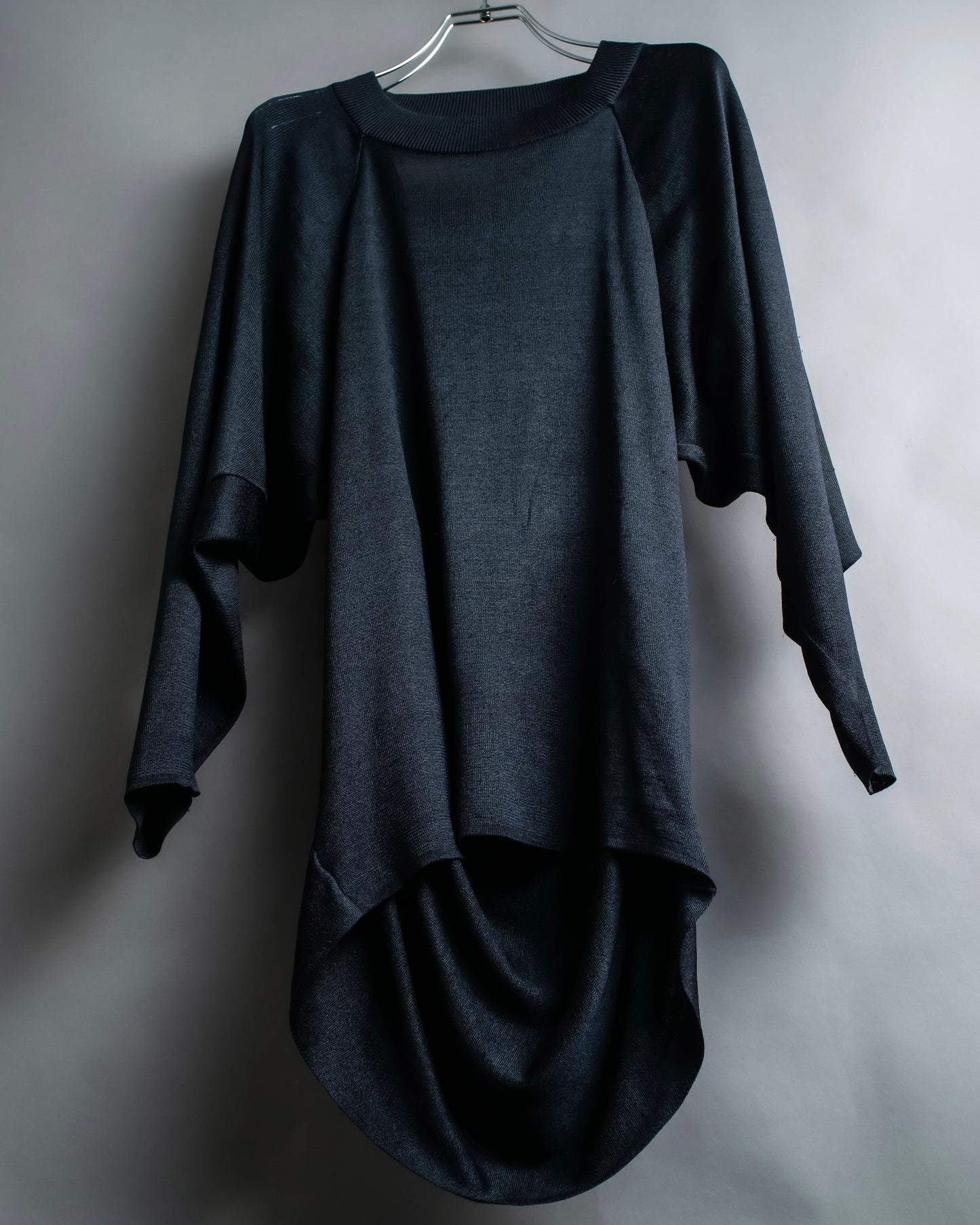 "ISSEY MIYAKE" Open back design pullover and easy pants 
silk fabric set up