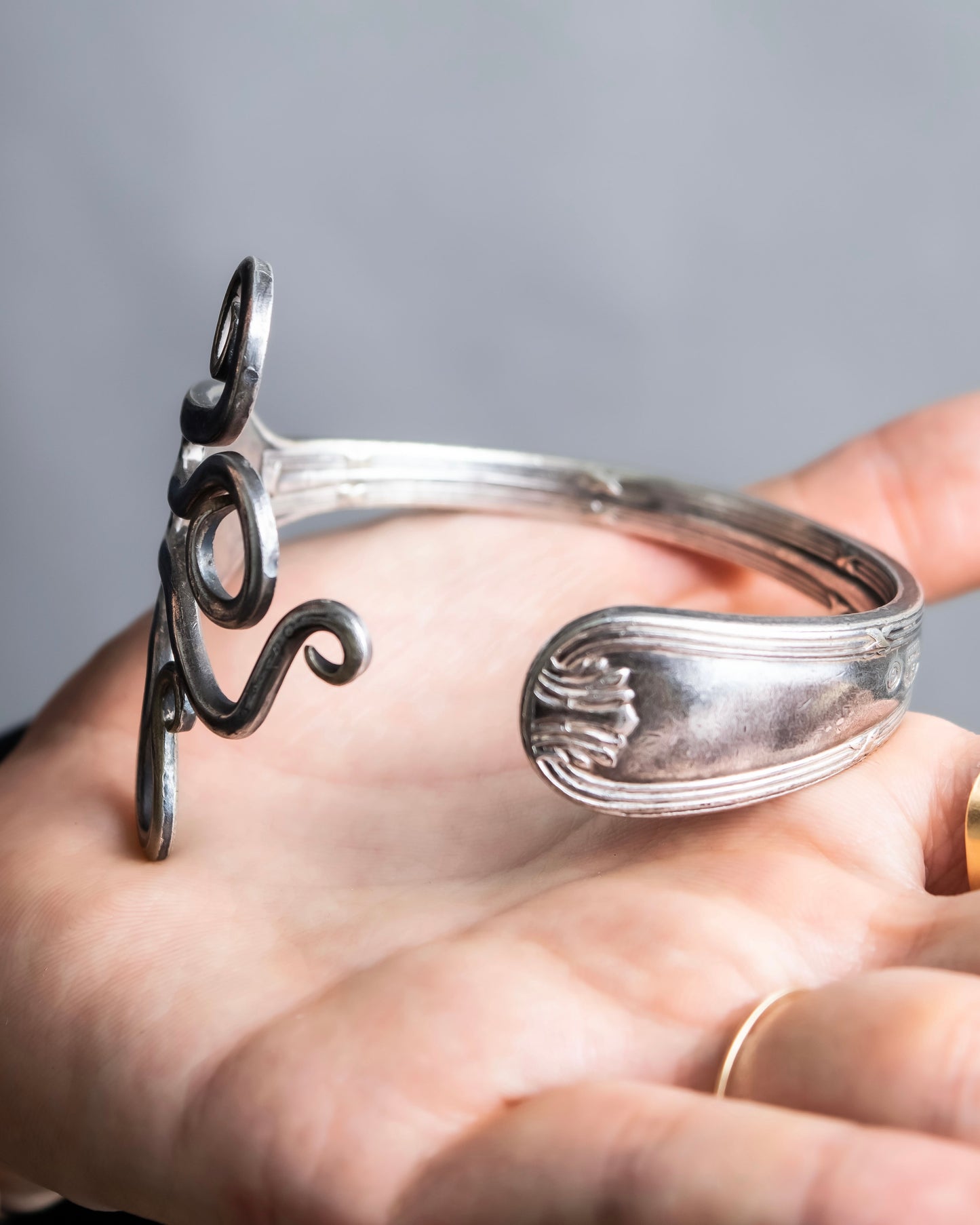 "CASAMOUA" Vintage silver folk motif bangle