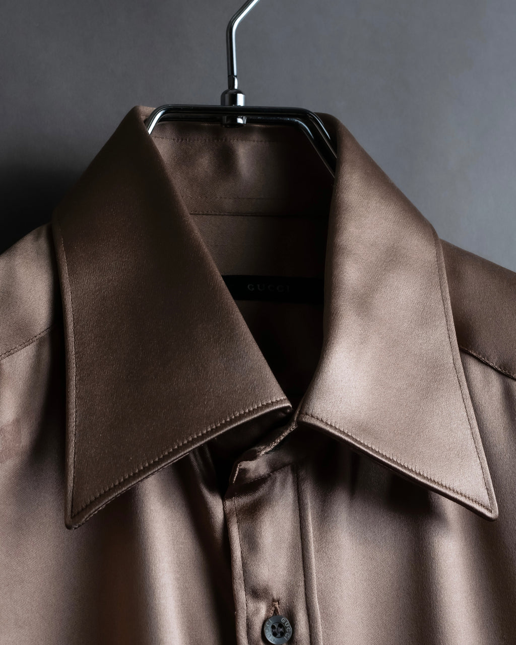 "GUCCI" Ecru beige glossy wide collar shirt