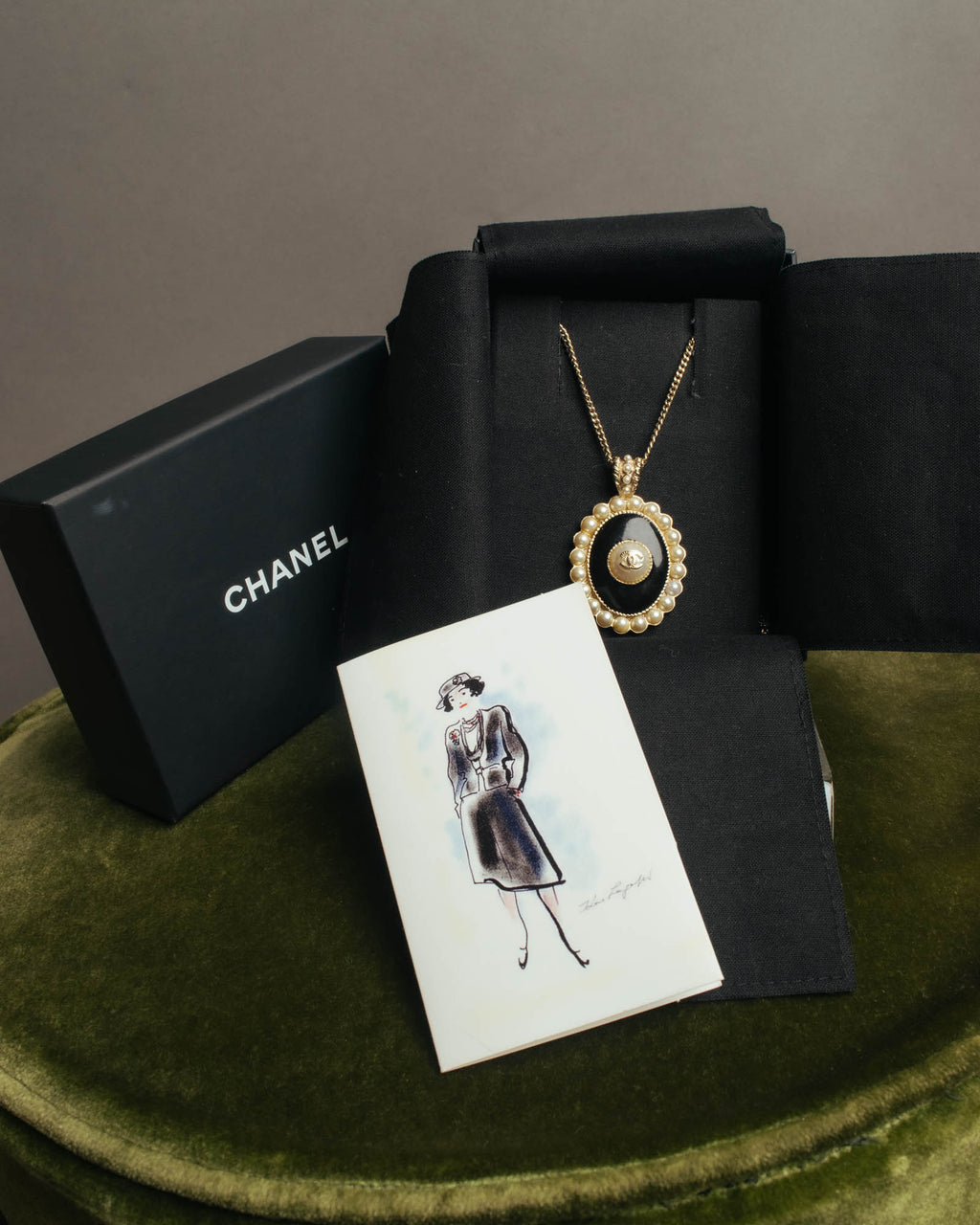 -SPECIAL- “CHANEL” 2017 Cruise Collection Pearl trimmed black pendant necklace