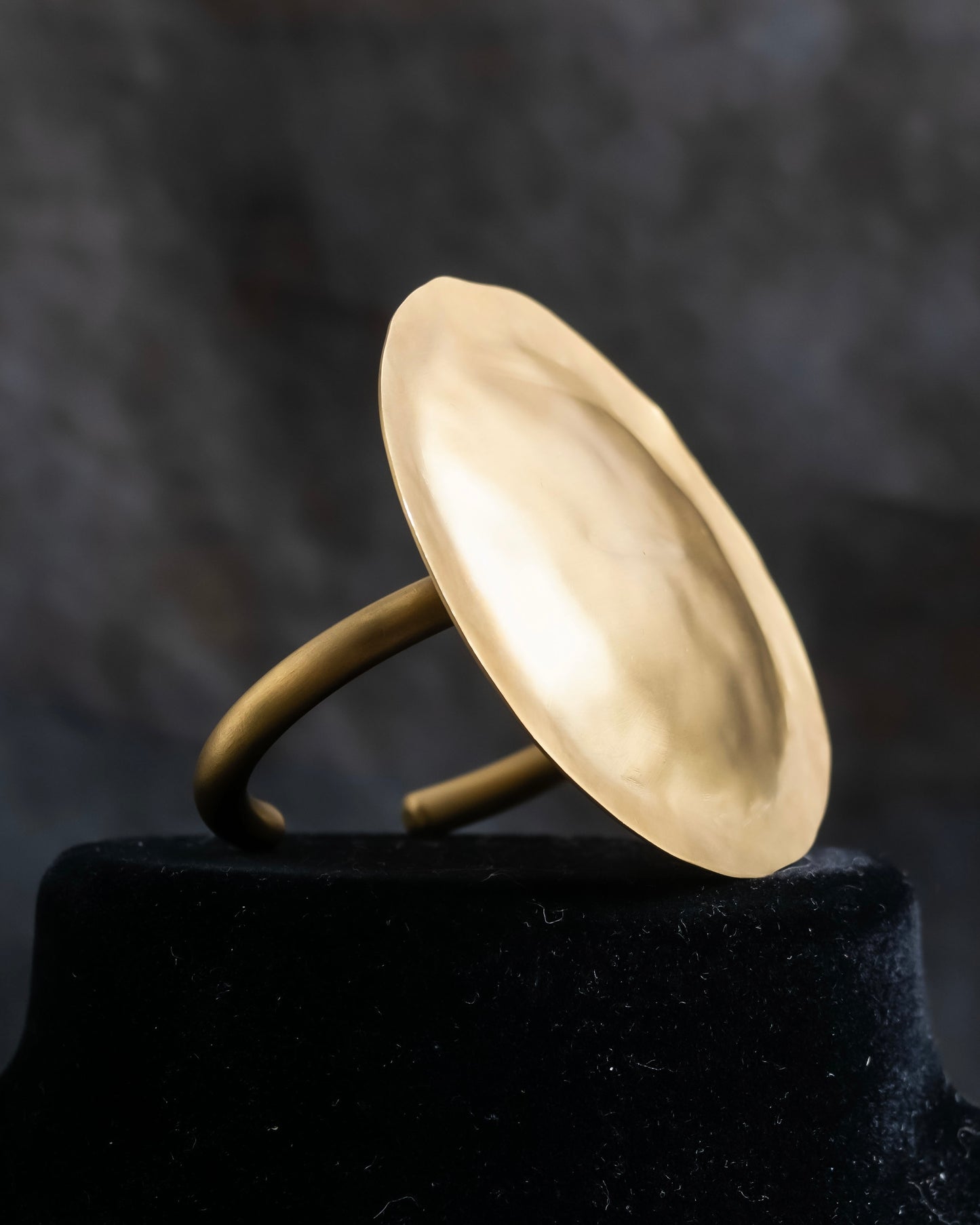 "LOEWE" Antique style golden ring