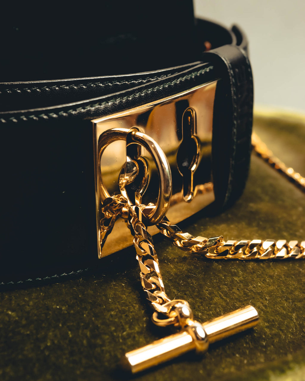 "CELINE" 18's-Glossy black chain leather belt