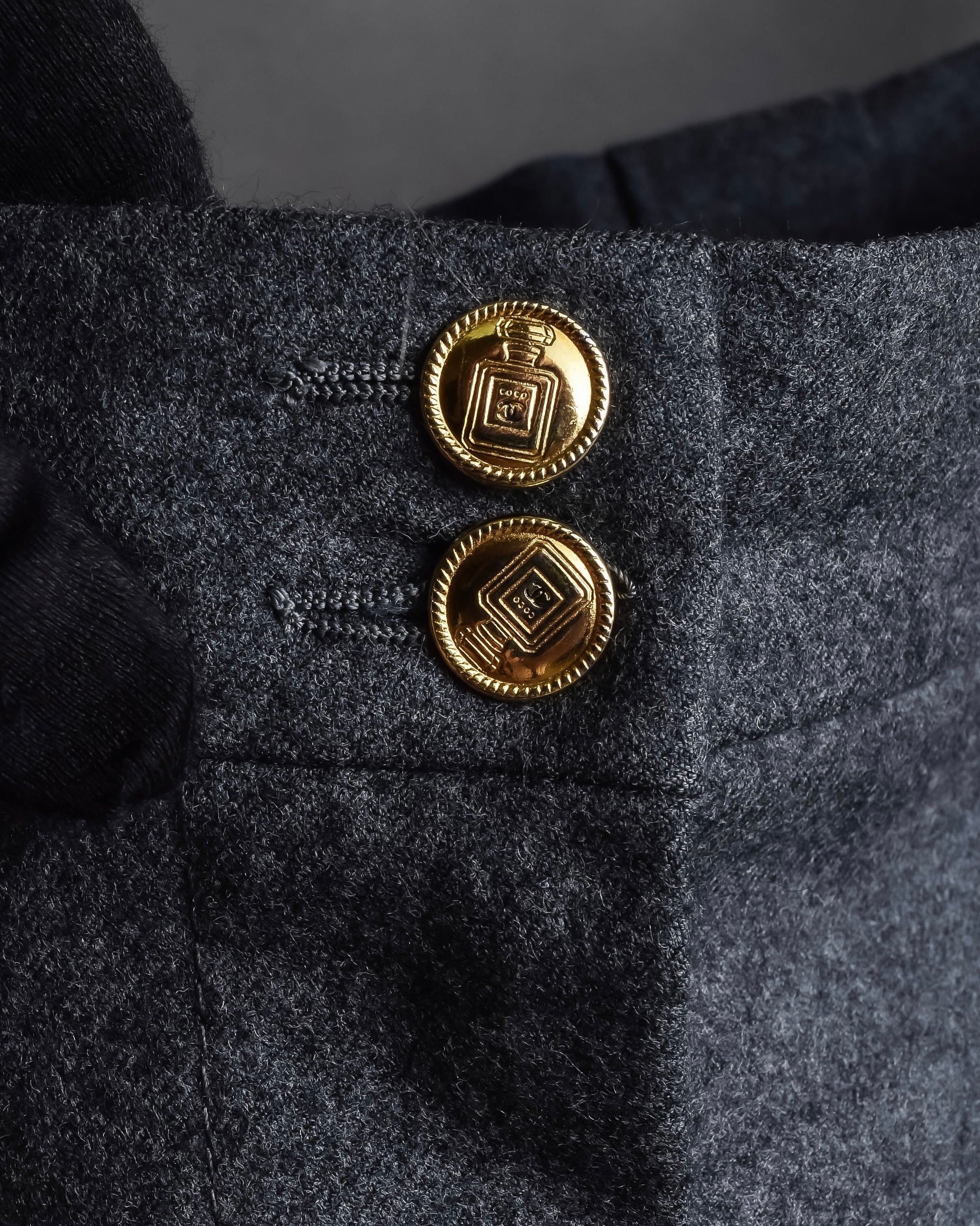 "CHANEL" 90's Gold button design straight line skirt