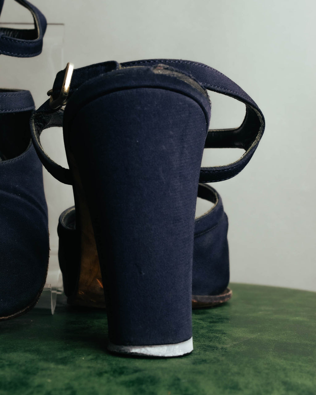"PRADA" 90's-00's Dark navy t-strap pumps