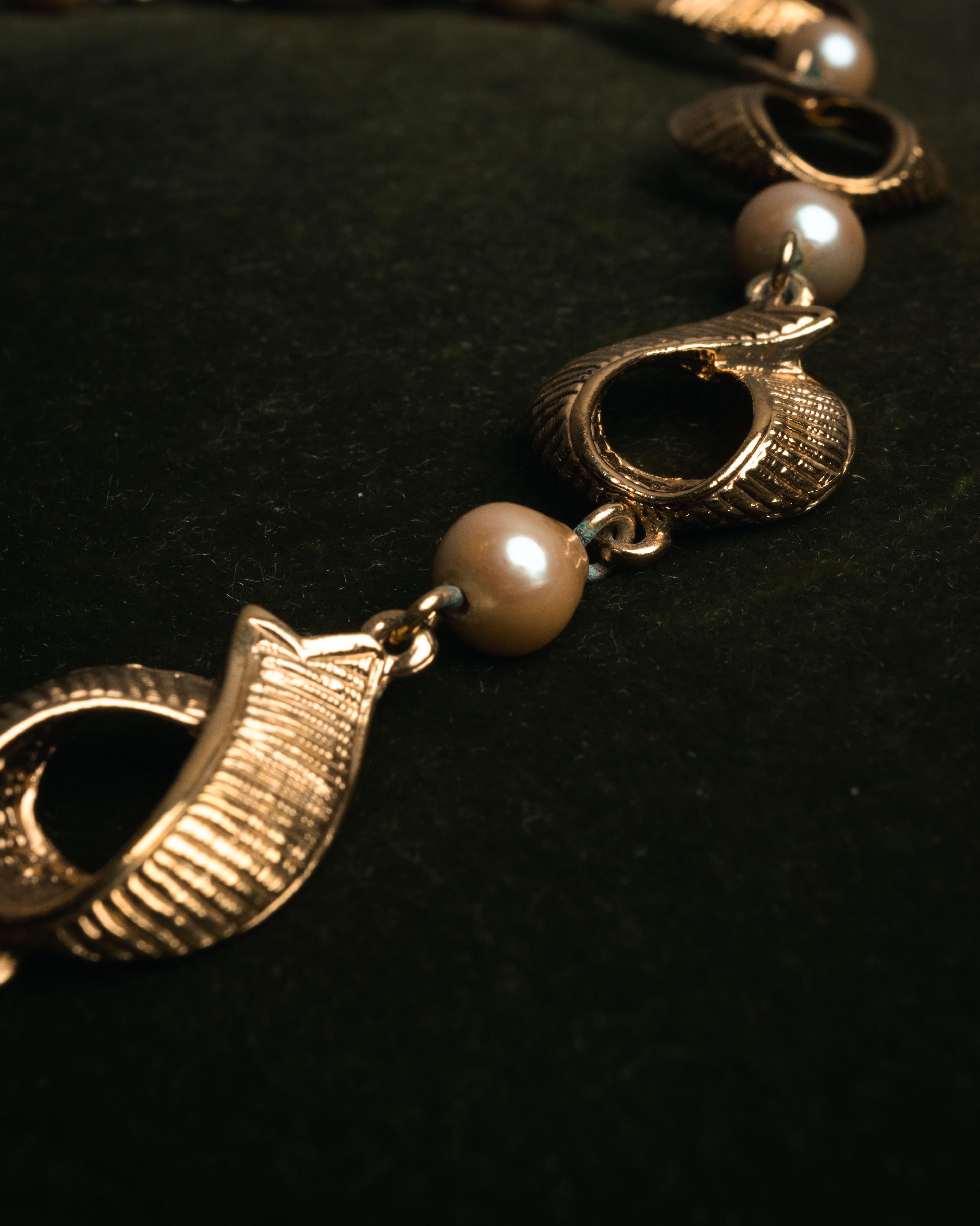 “Yves Saint Laurent” 80’s-90’s Baroque pearl heart motif necklace