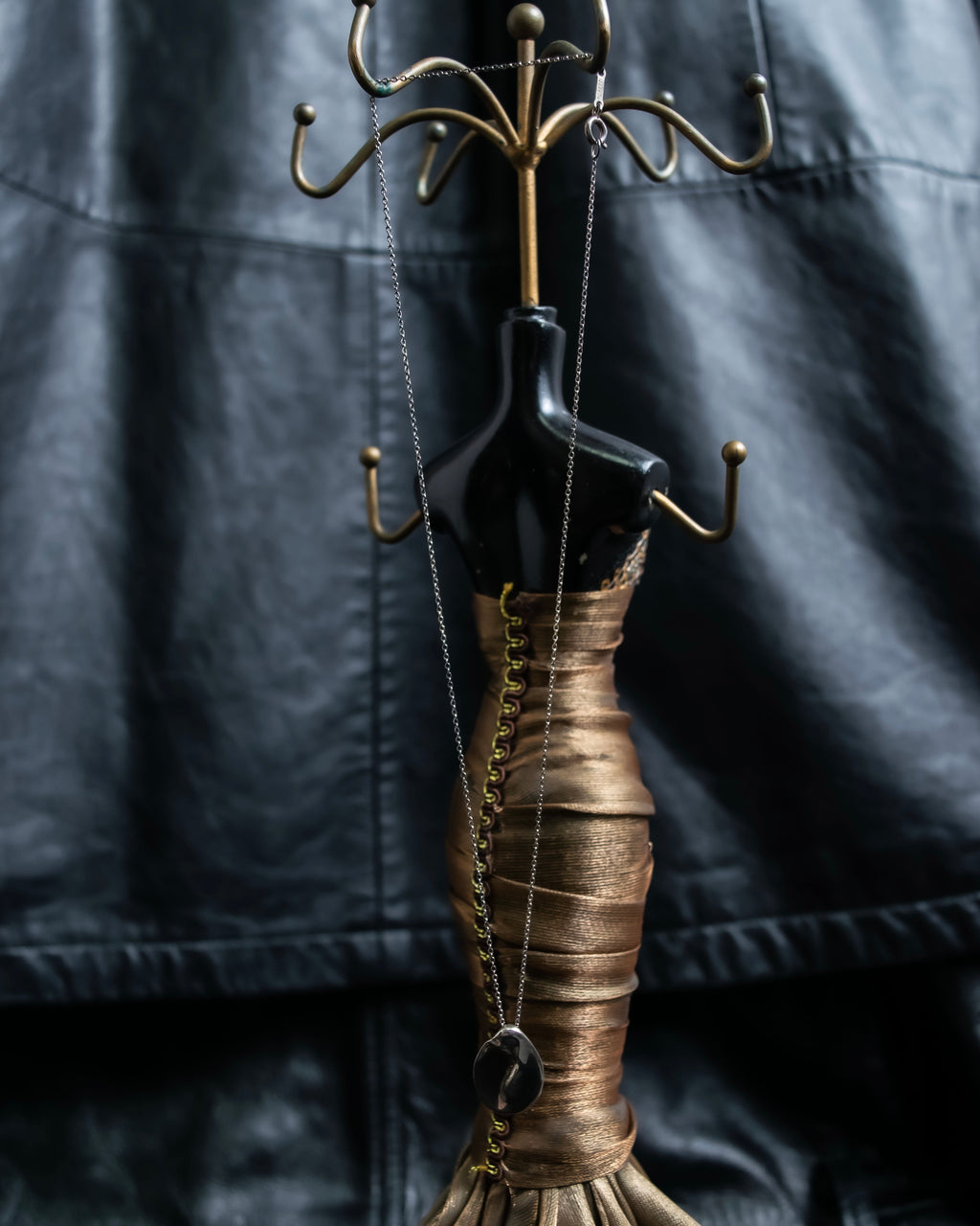 "Tiffany&Co Elsa Peretti madonna necklace