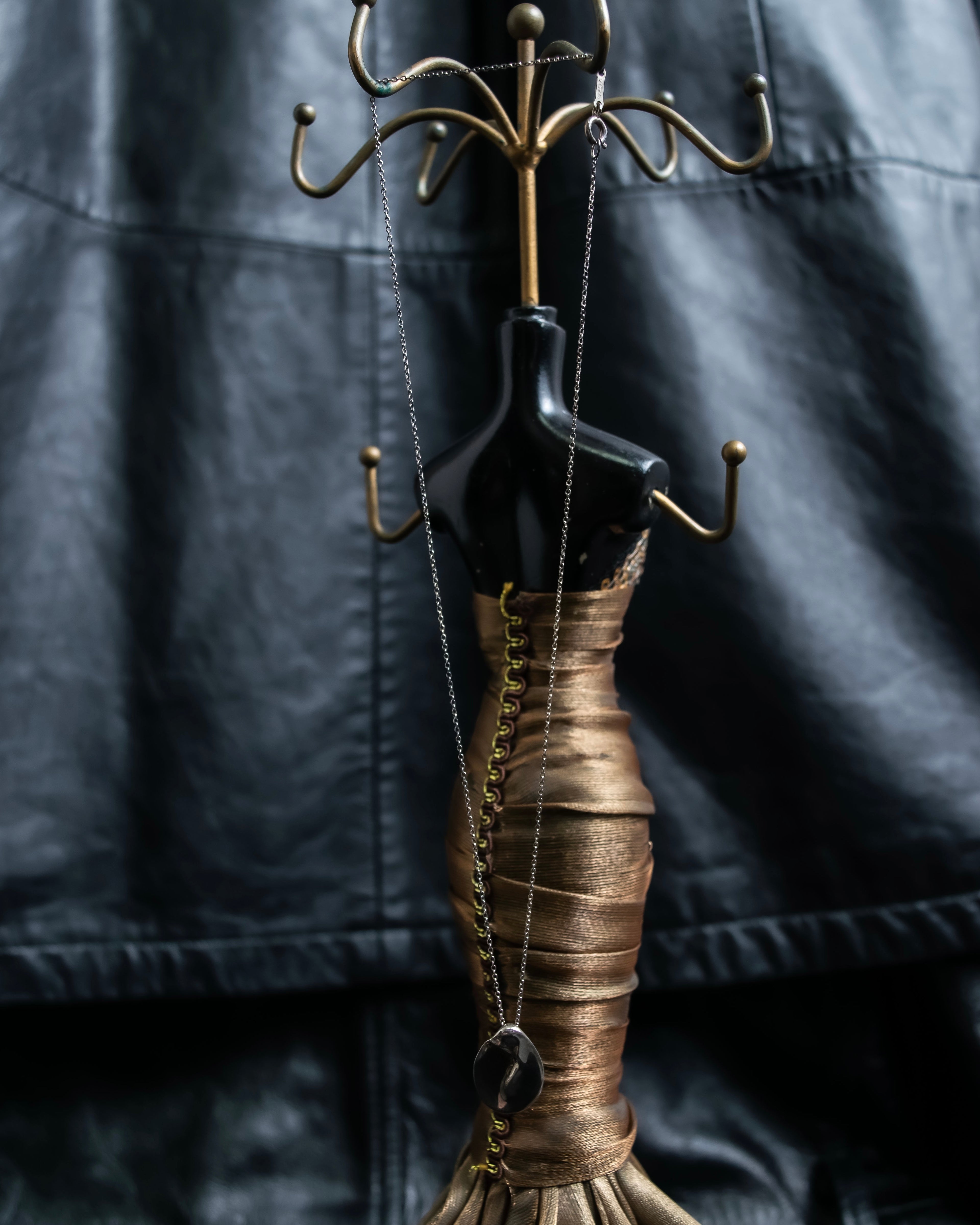 "Tiffany&Co Elsa Peretti madonna necklace