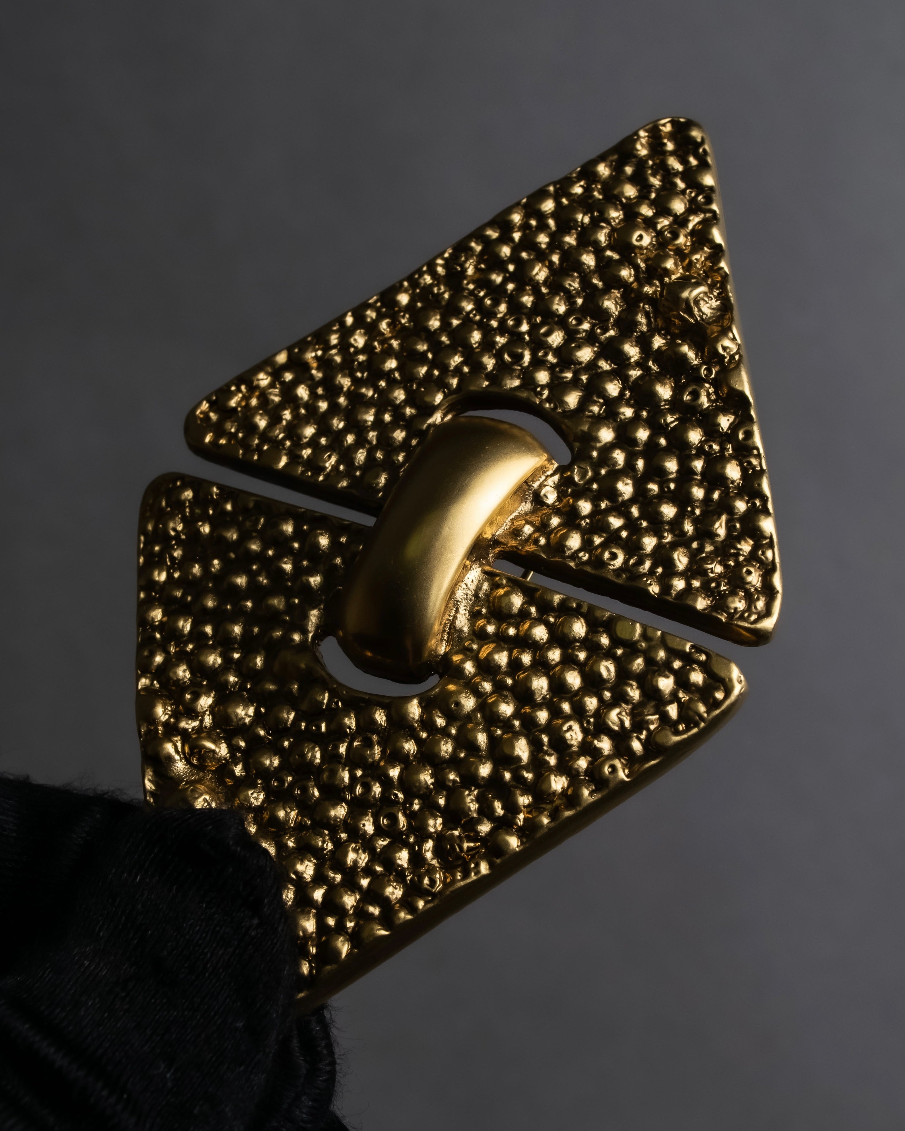 "YVES SAINT LAURENT" Granular texture diamond gold brooch