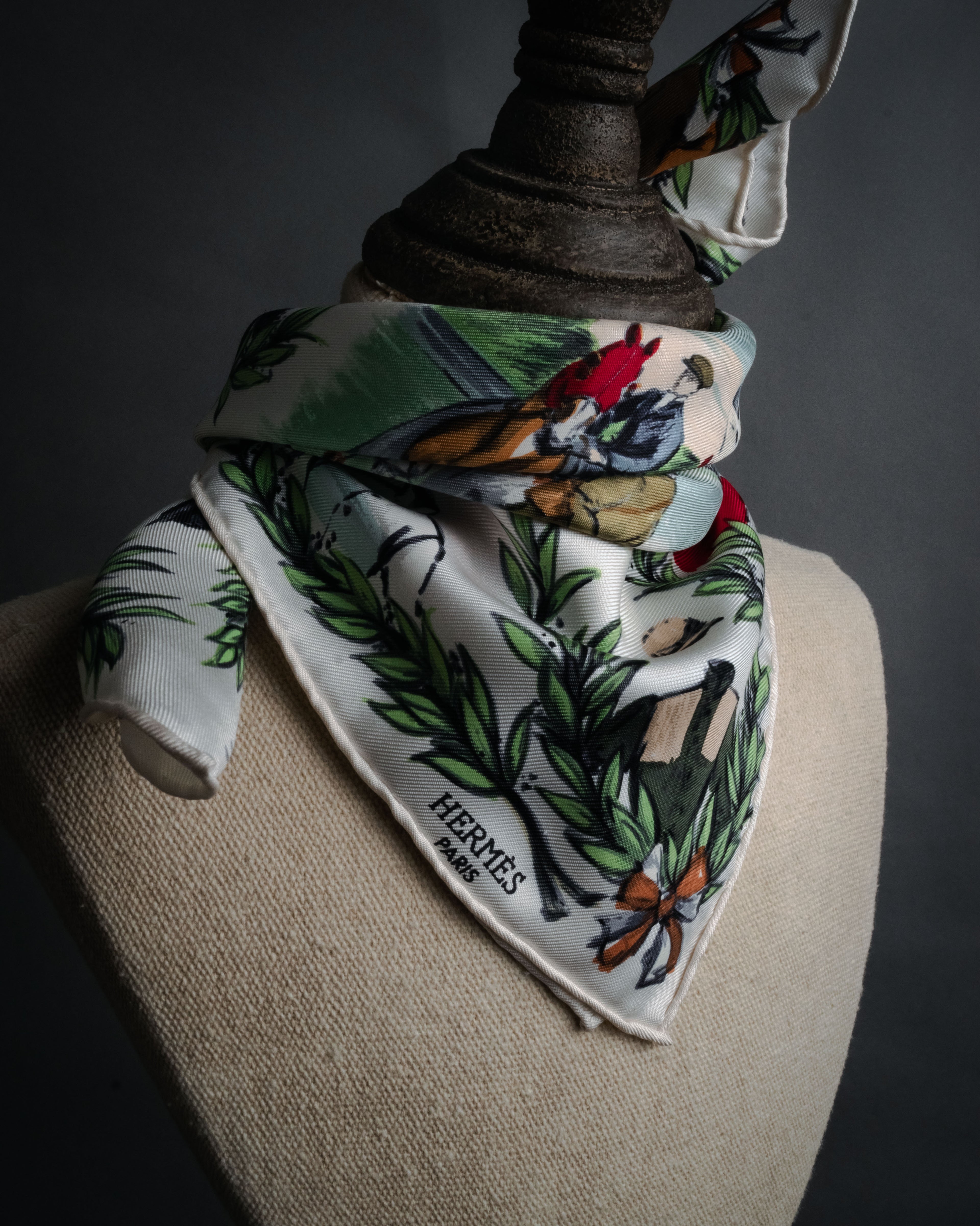 -SPECIAL- “HERMÈS” 70’s-80’s Chantilly carré 45 scarf