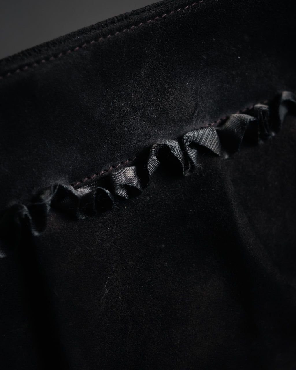 “Salvatore Ferragamo” 80’s-90’s Suede shirred ribbon shoulder bag