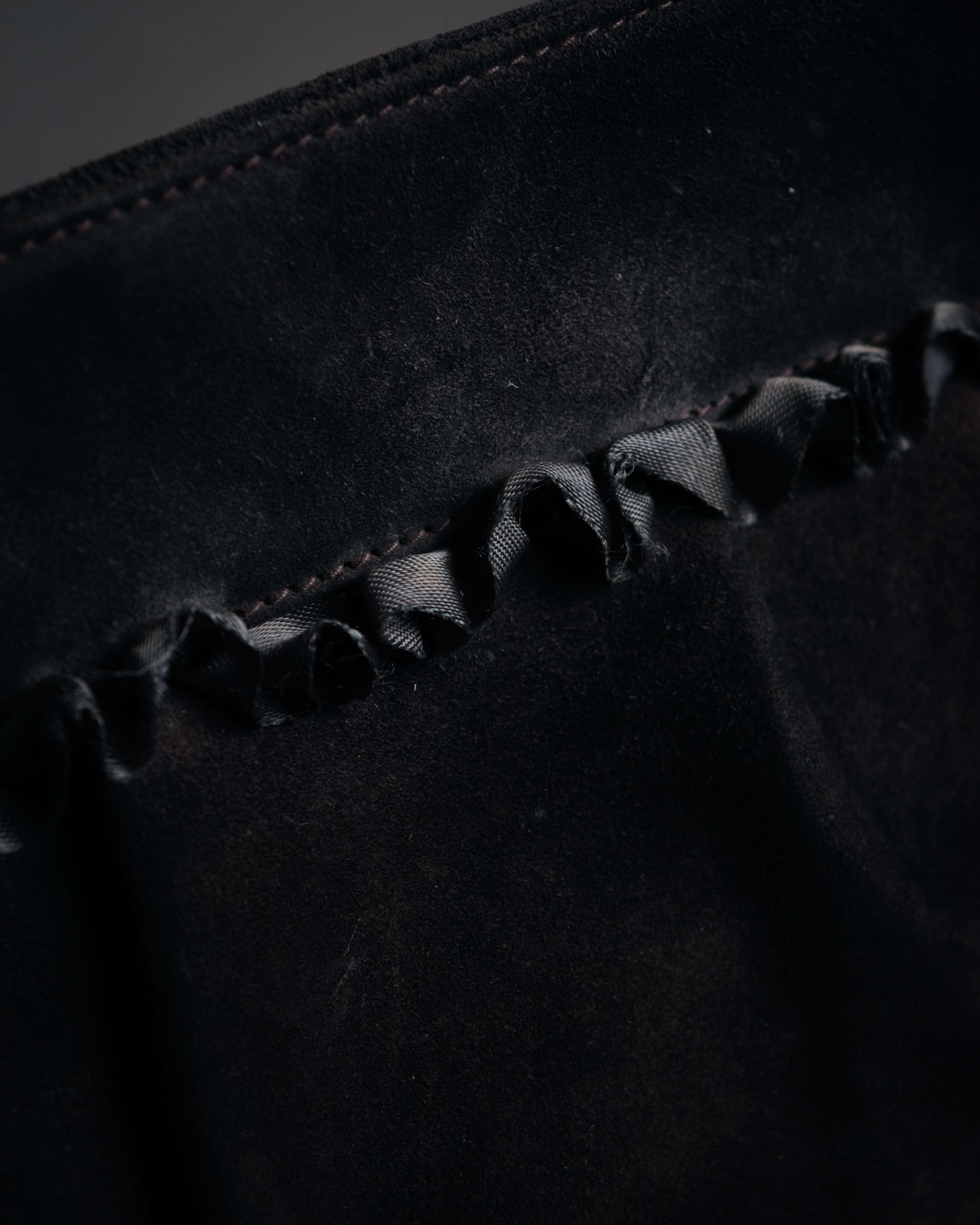 “Salvatore Ferragamo” 80’s-90’s Suede shirred ribbon shoulder bag