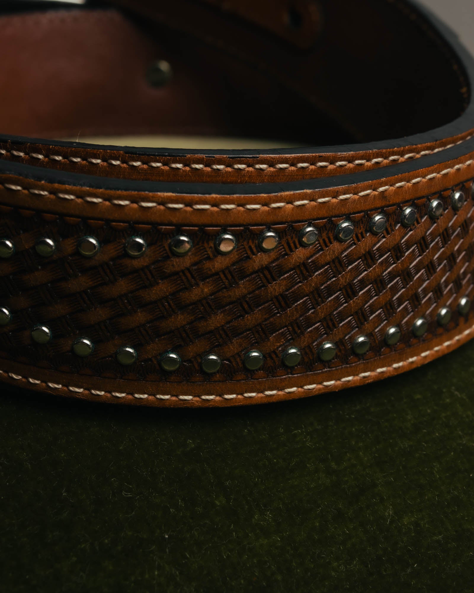 "ARIAT" 00's-10's Studded tooled leather western belt