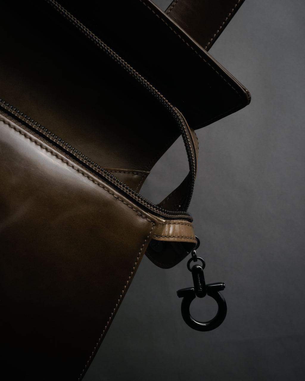 “Salvatore Ferragamo” 90’s-00’s glossy gancini shoulder bag