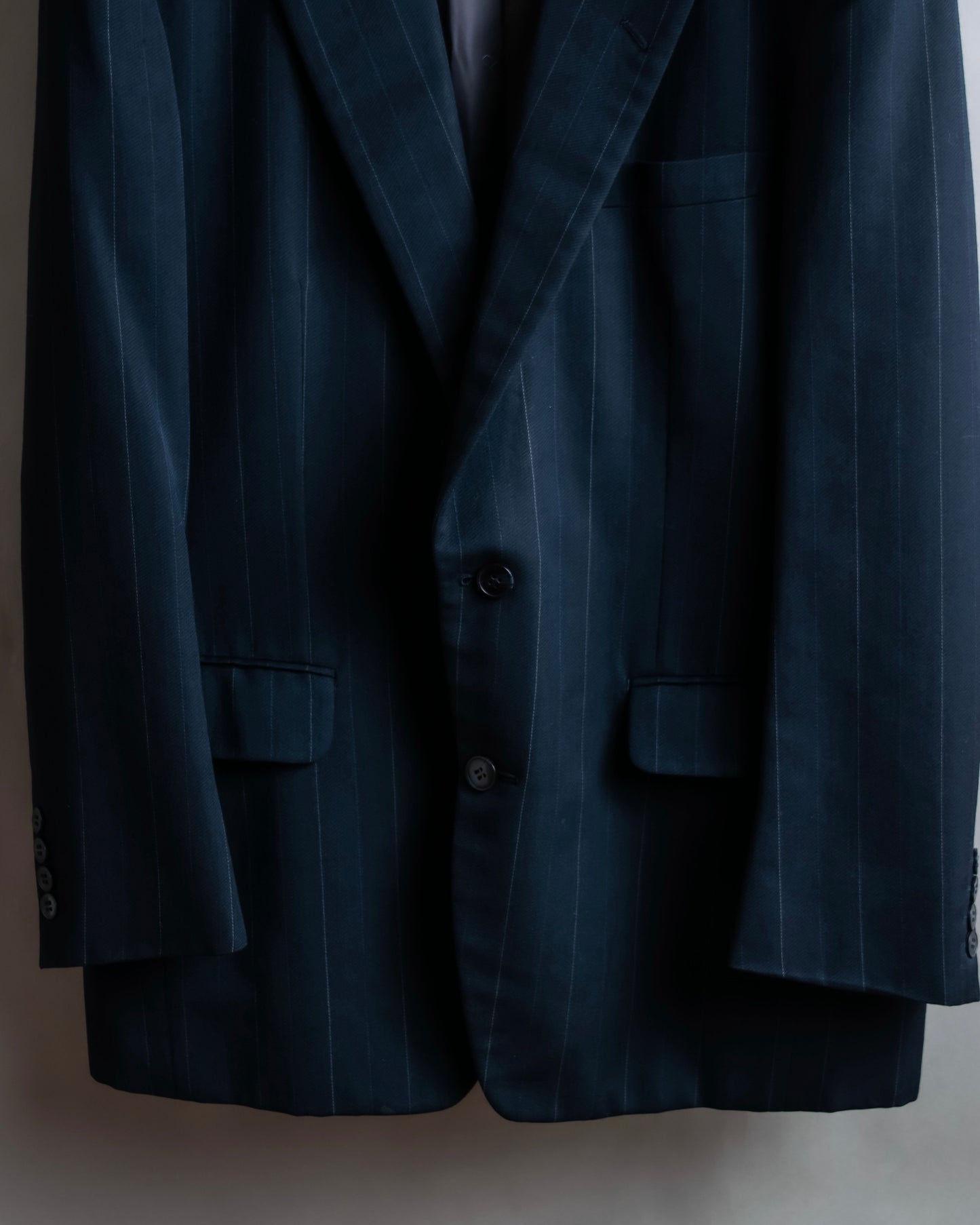 "CHRISTIAN DIOR MONSIEUR"
Fine pitch stripe pattern notch lapel tailored jacket