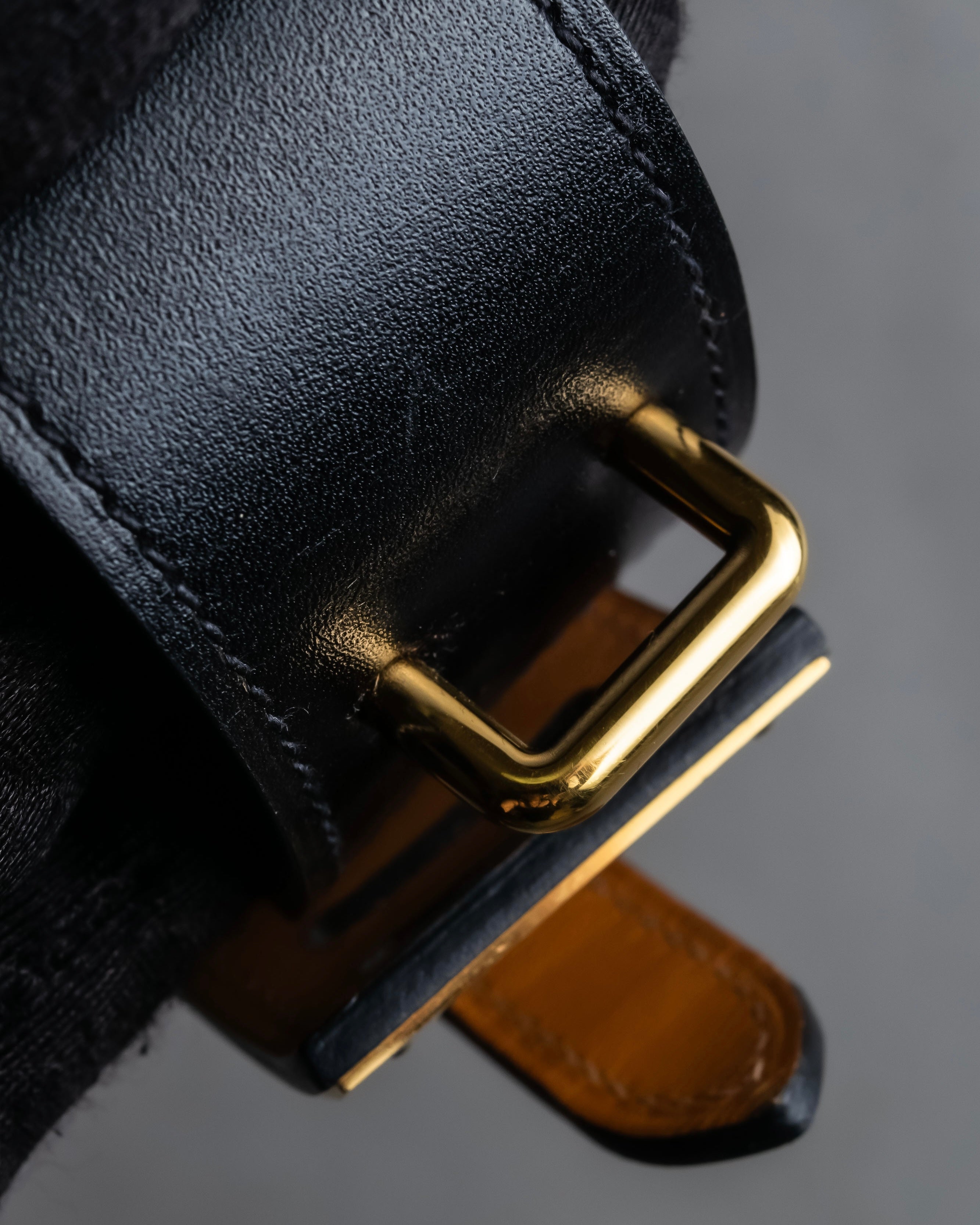 "HERMES" 2014 collection Kelly design leather bangle
