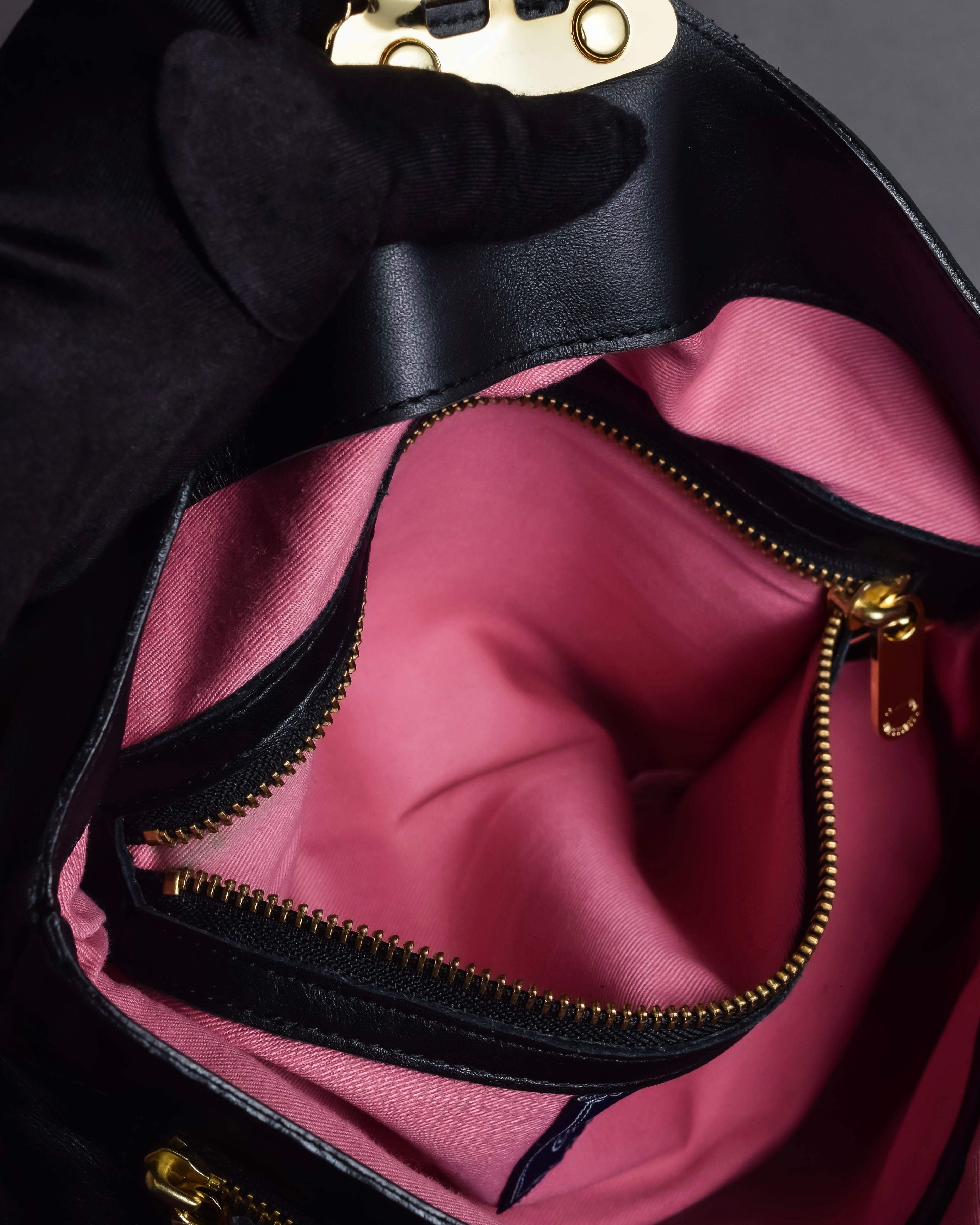 "ADMJ" Gold clasp grain leather shoulder bag