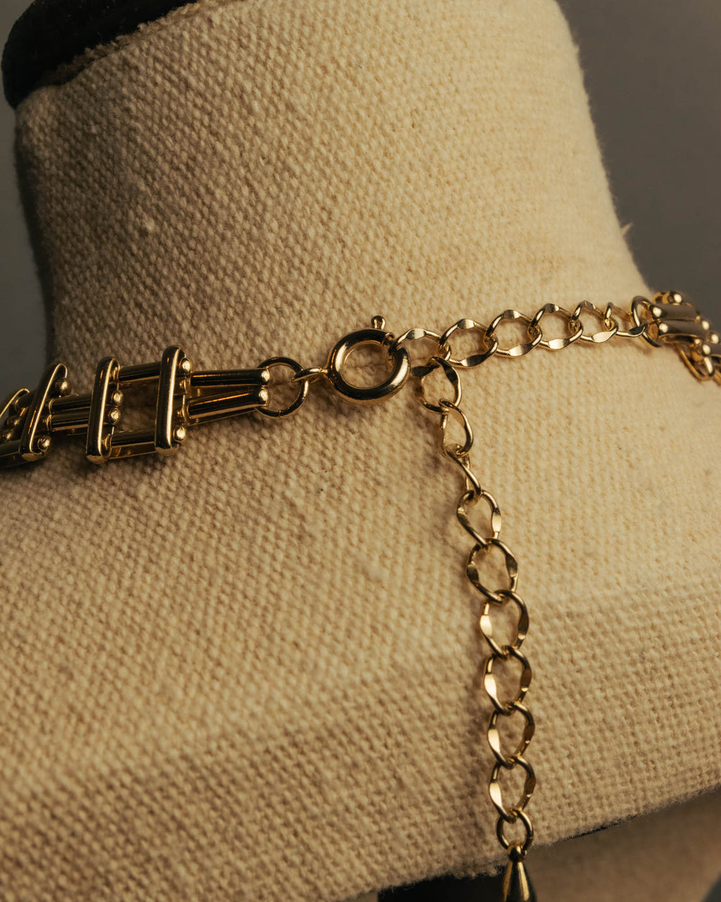 “Vintage“ Geometric link gold tone necklace