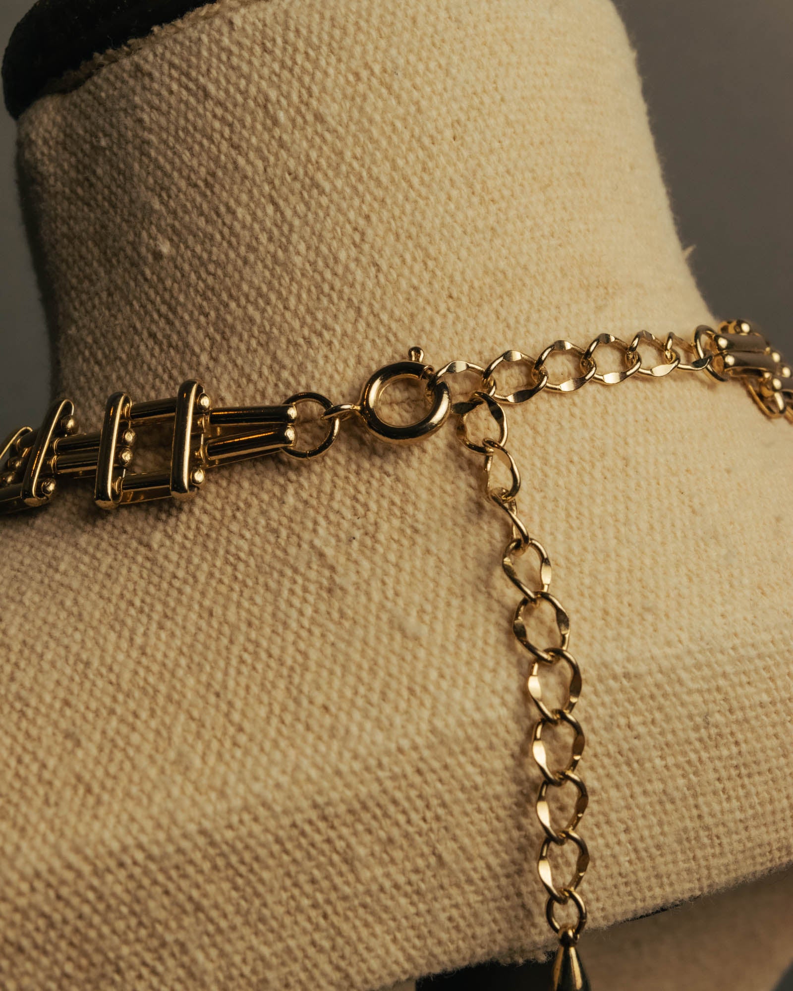 “Vintage“ Geometric link gold tone necklace