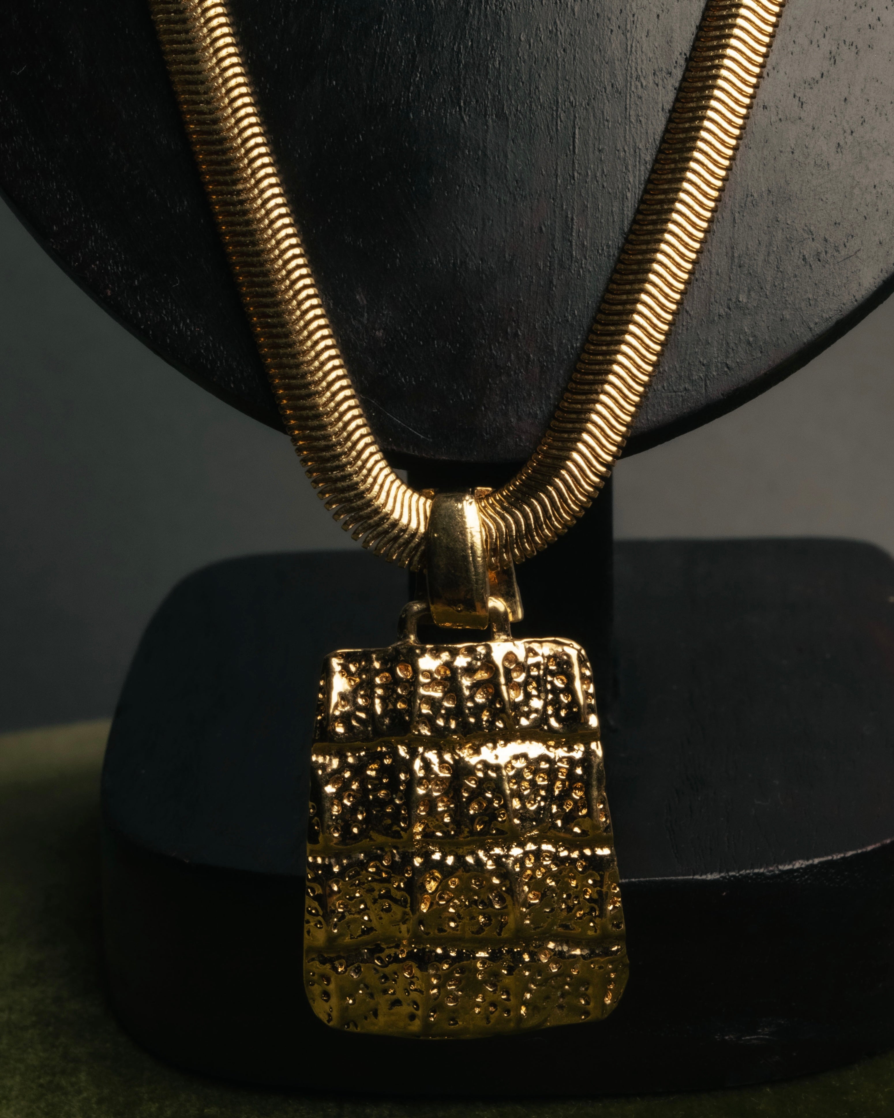 "Yves Saint Laurent" 80's-00's Gold tone textured pendant necklace