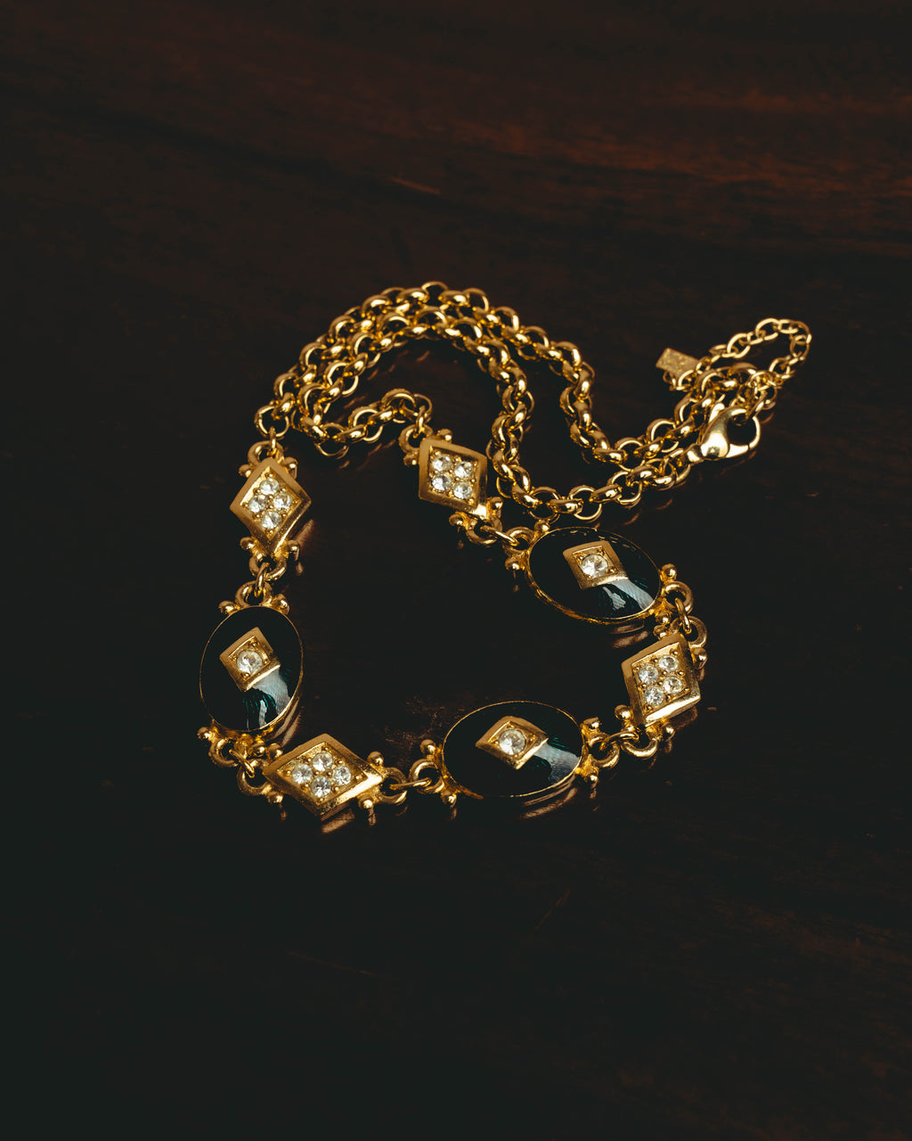 "BURBERRYS" 90's Emerald enamel costume jewelry necklace