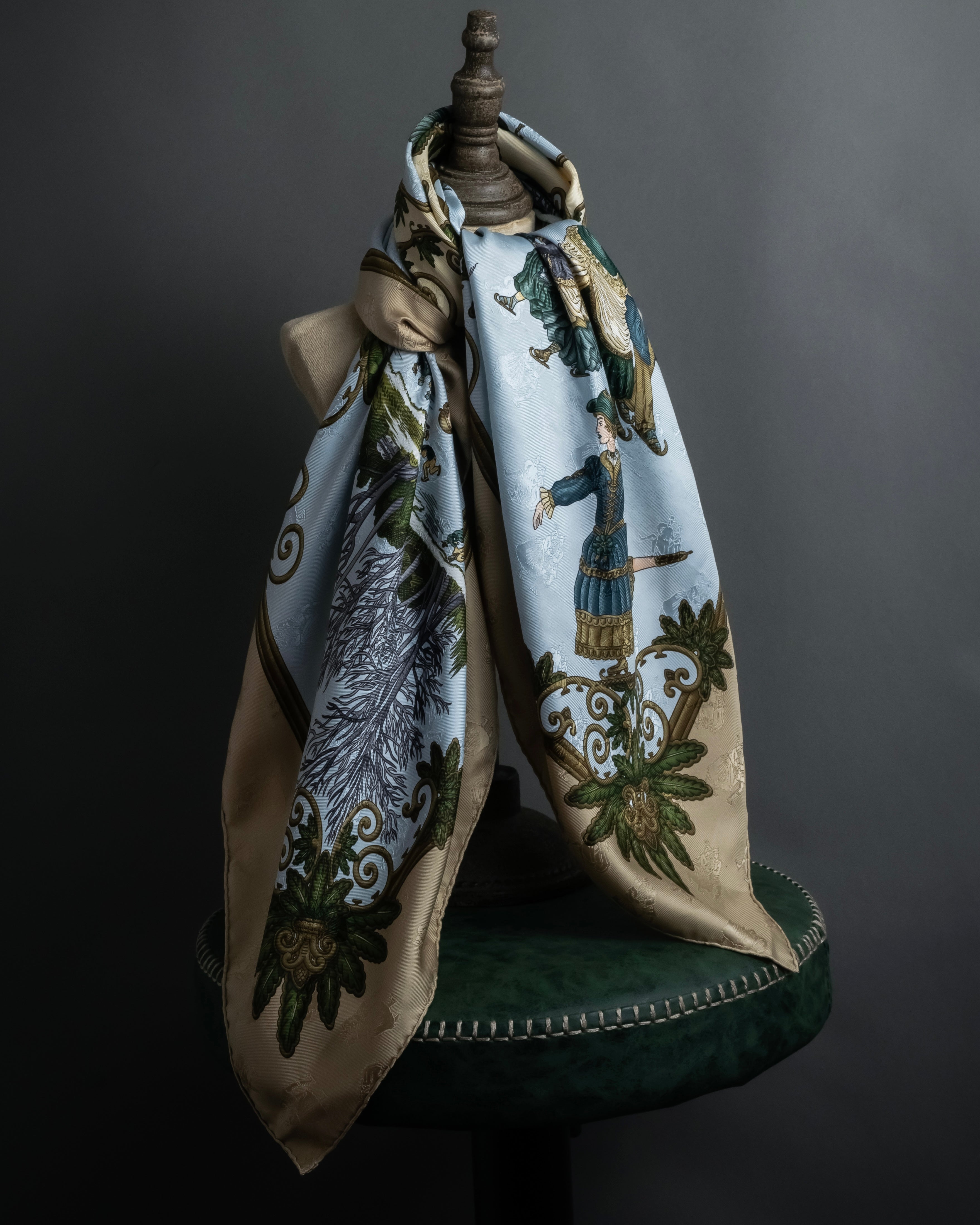 ⭐️美品HERMES Joies d’ Hiver カレ90 透かし風プリント HERMES ⭐️Joies d' Hiver カレ90 透かし風プリント