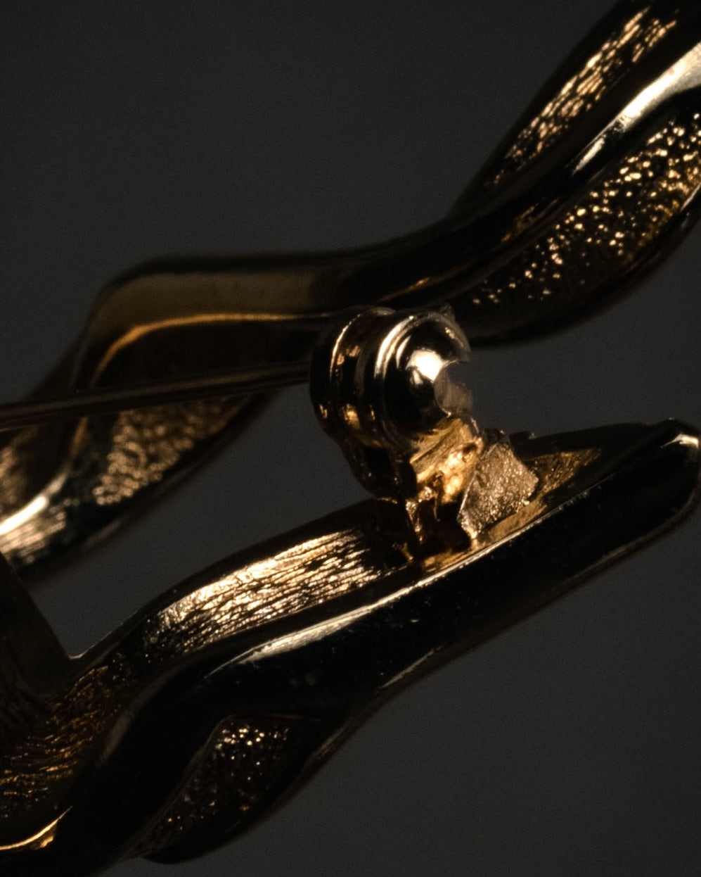 “Christian Dior“ 80’s-90’s CD-embossed ribbon brooch