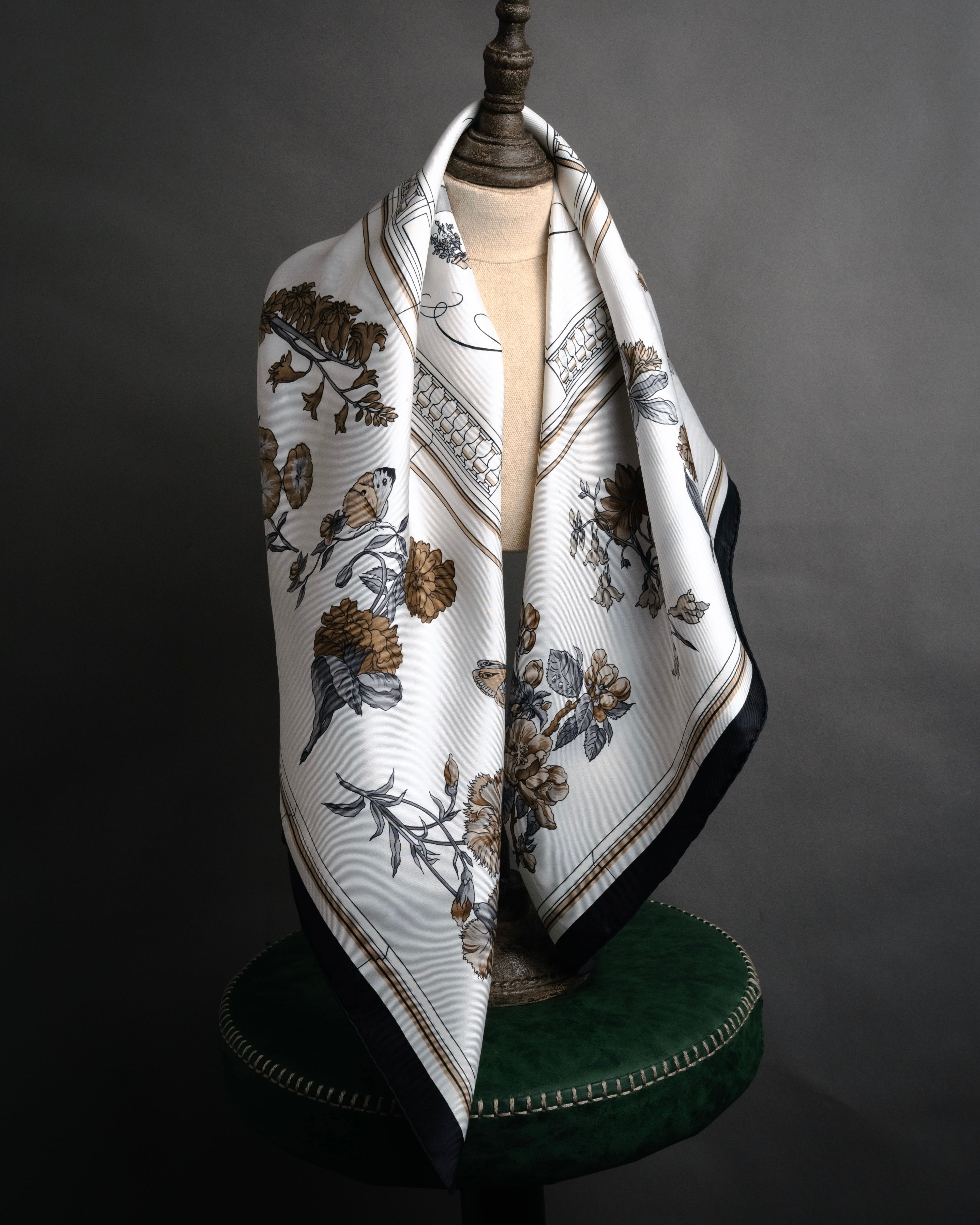 HERMES” 90's-00's Quai aux fleurs silk scarf – MOOD