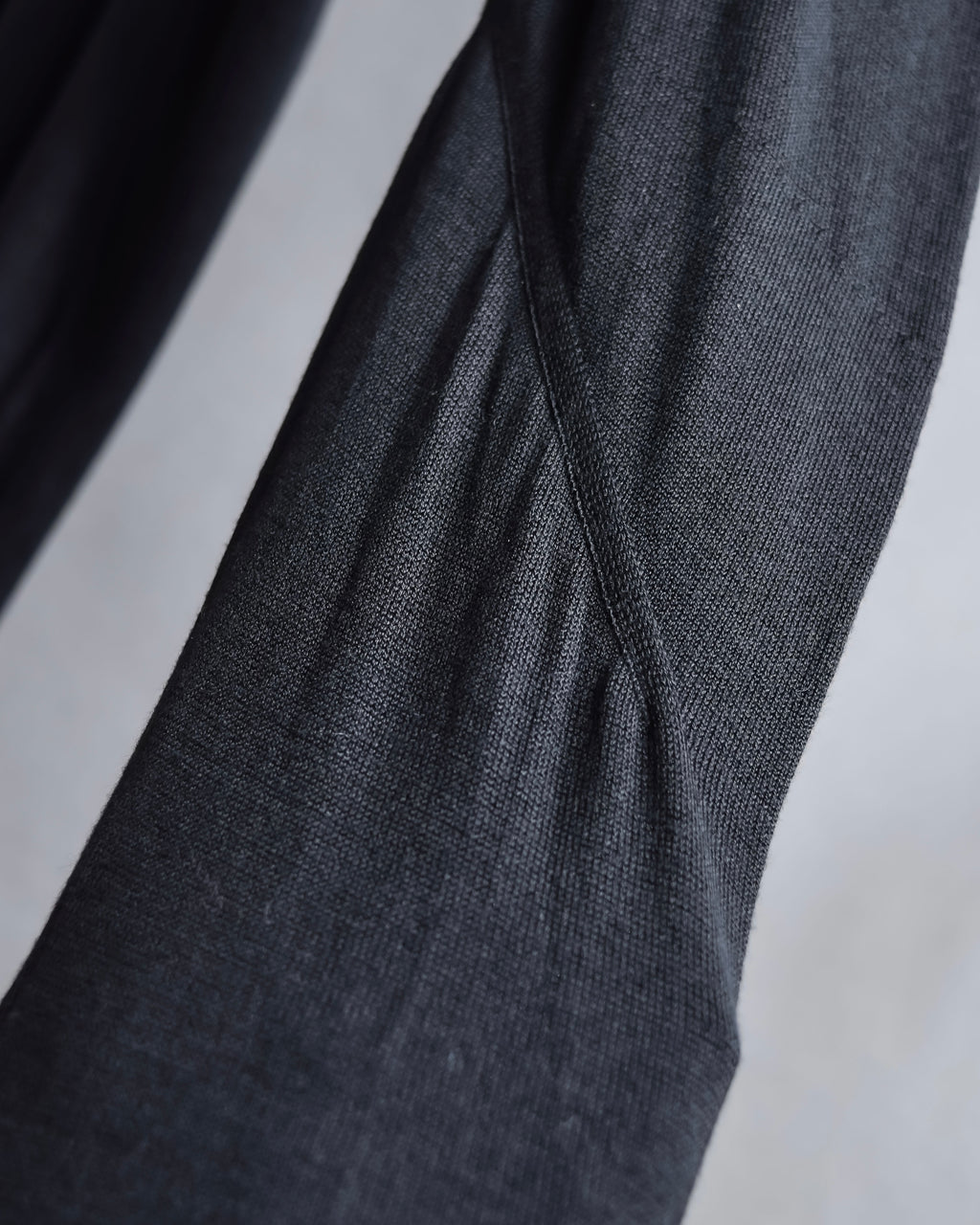 "MAISON MARGIELA" 15SS V-line panel design lightweight knit