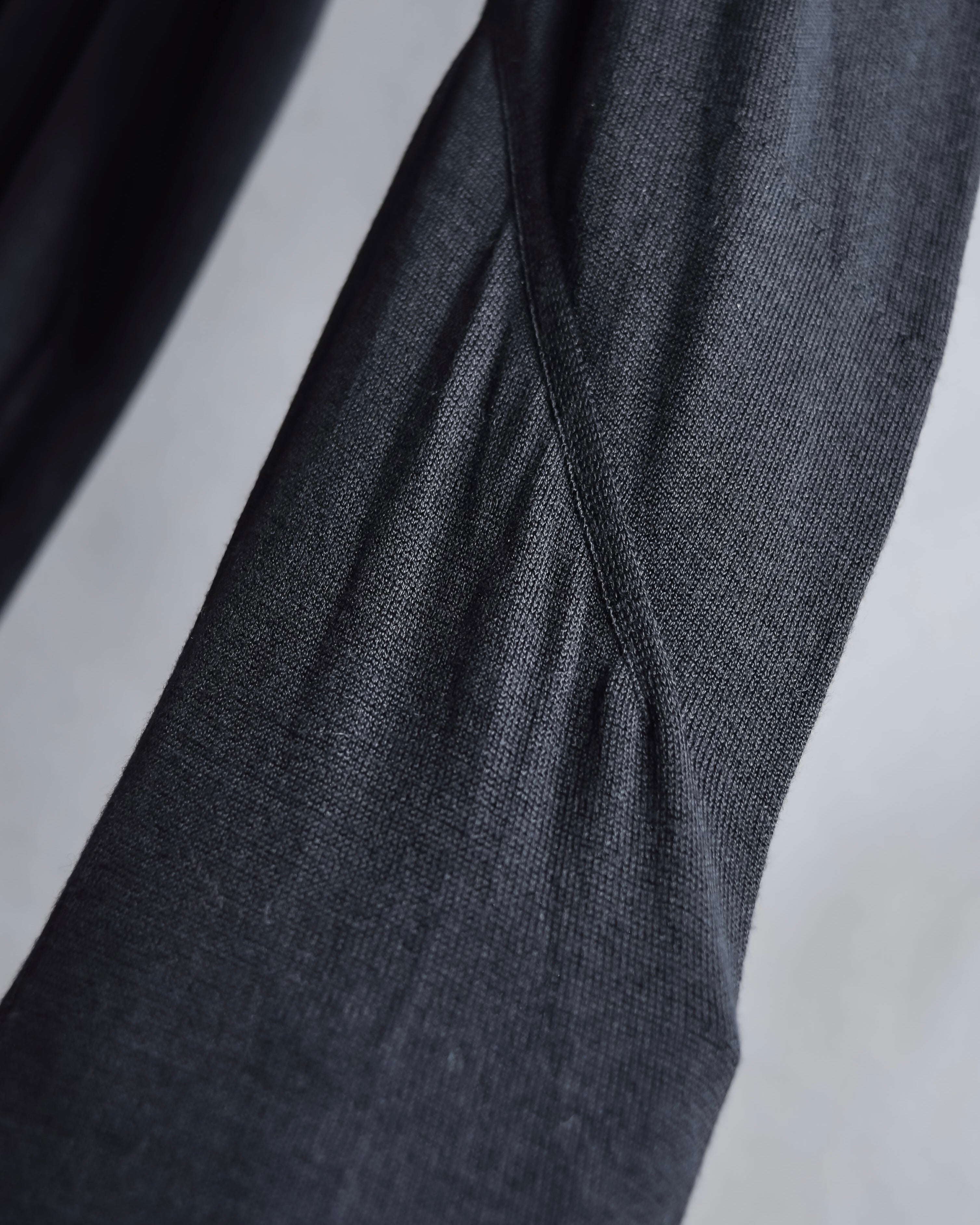 "MAISON MARGIELA" 15SS V-line panel design lightweight knit