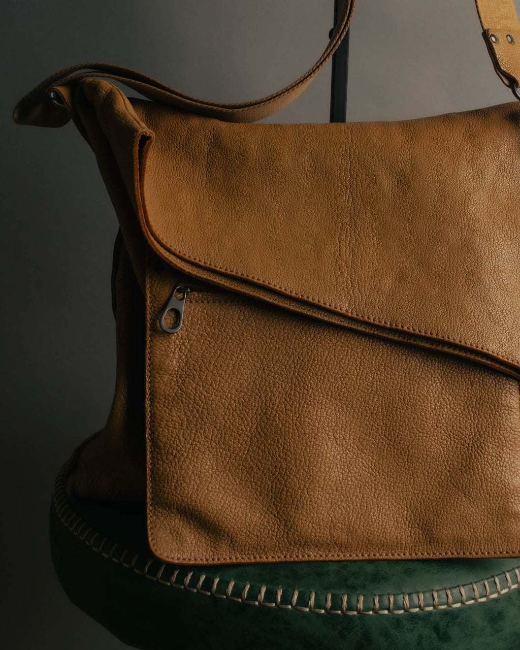 "BOTTEGA VENETA" 00's-10's Grained leather messenger bag