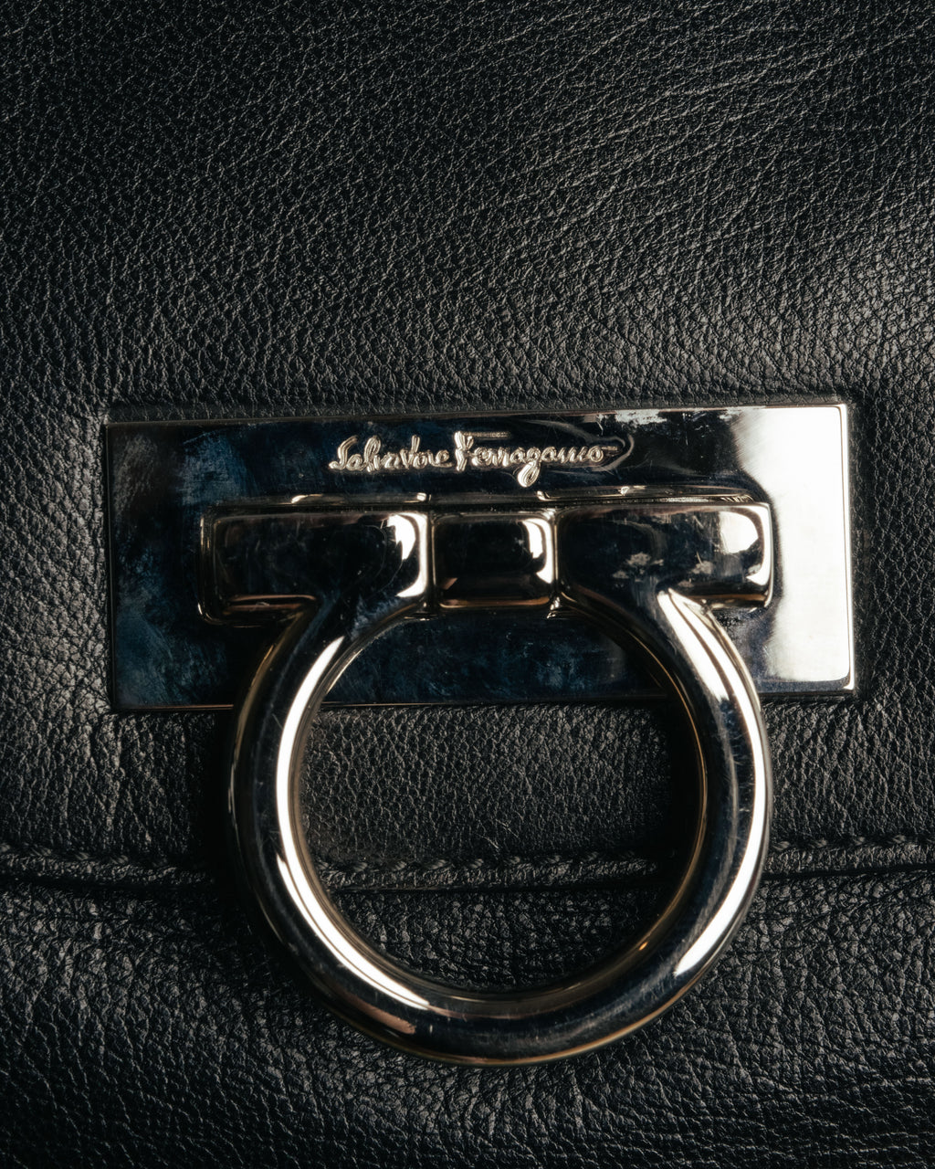 “Salvatore Ferragamo“ 00’s-10’s Gancini ring hardware leather shoulder bag
