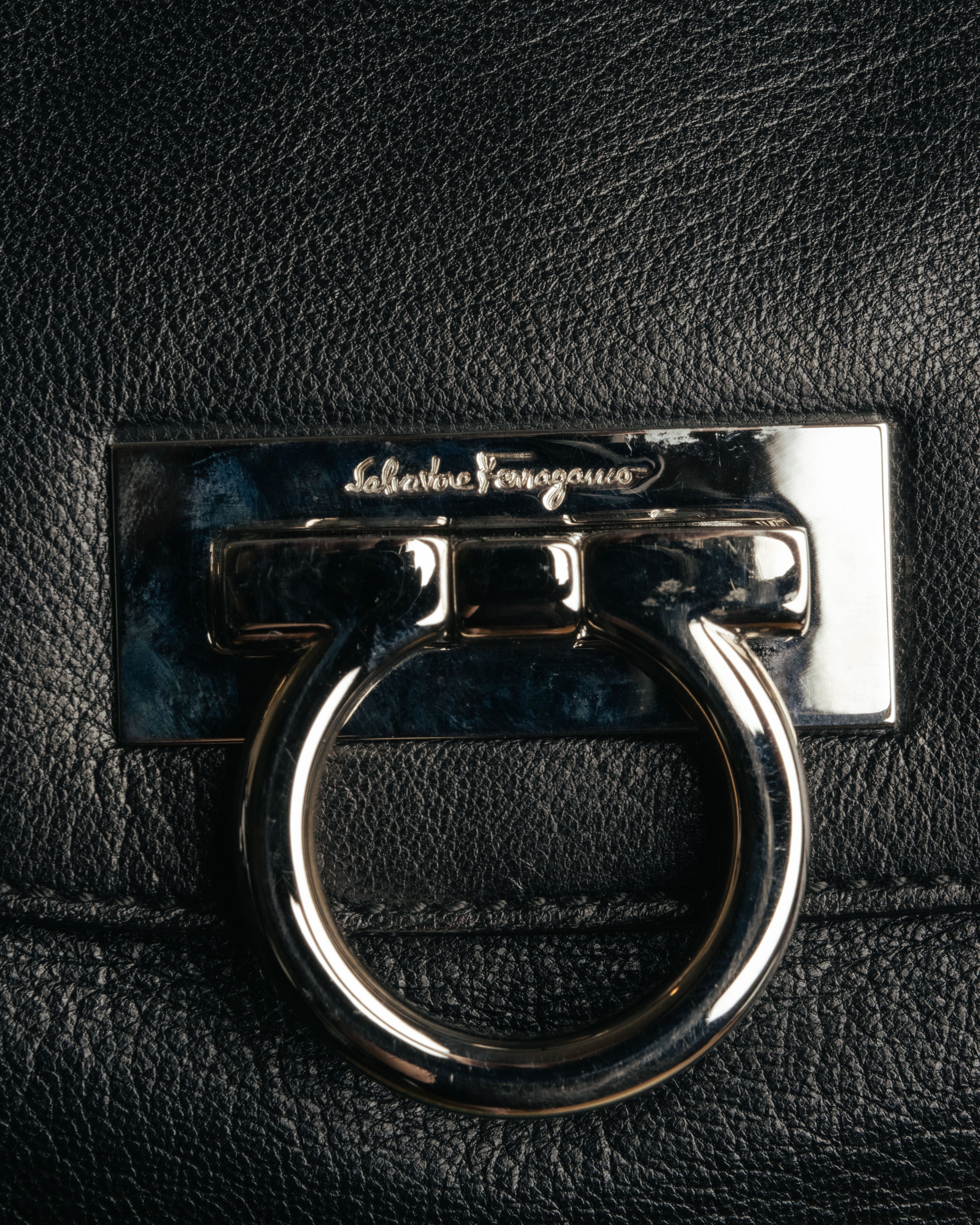 “Salvatore Ferragamo“ 00’s-10’s Gancini ring hardware leather shoulder bag