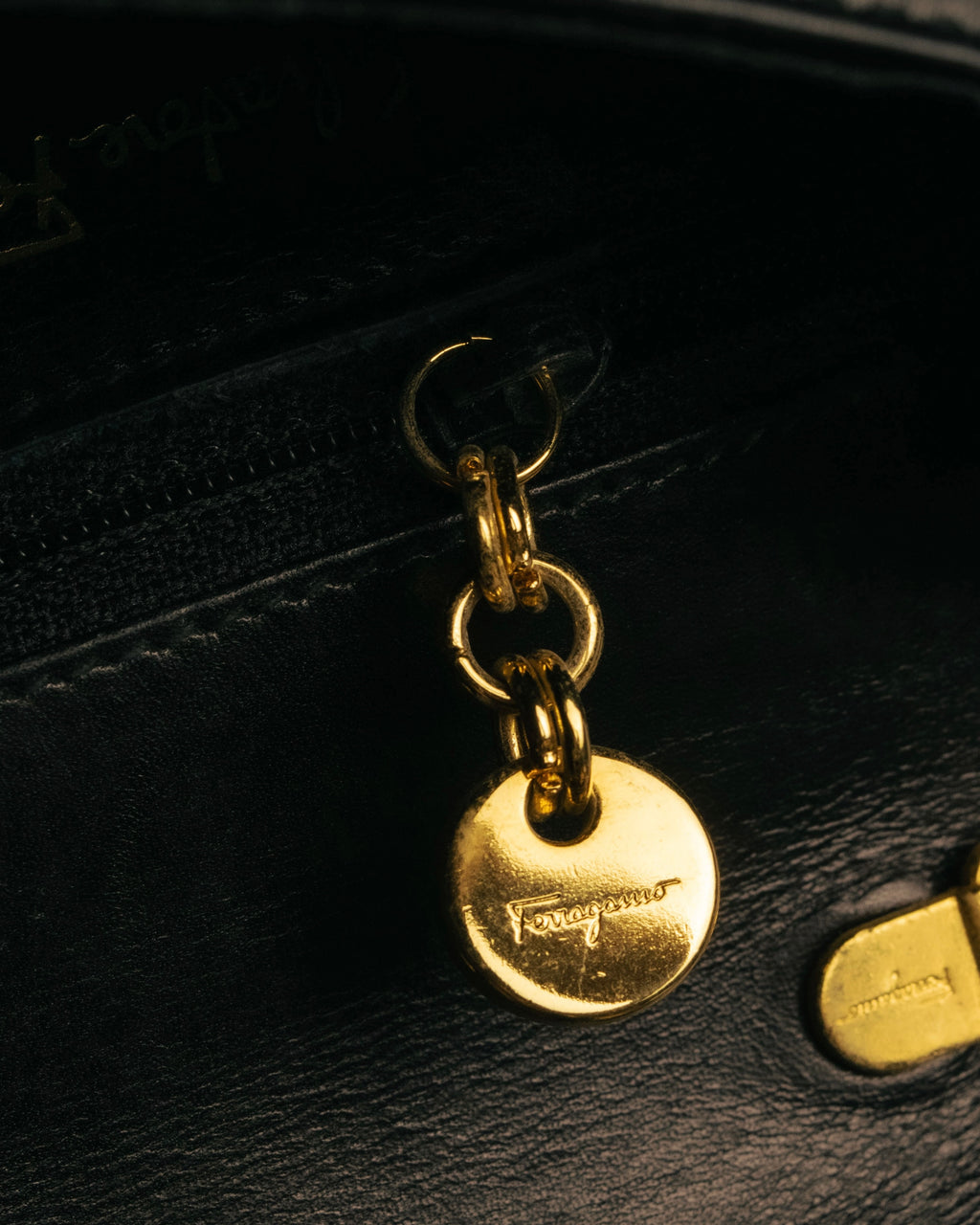 “Salvatore Ferragamo” 90’s Vara ribbon half moon chain bag