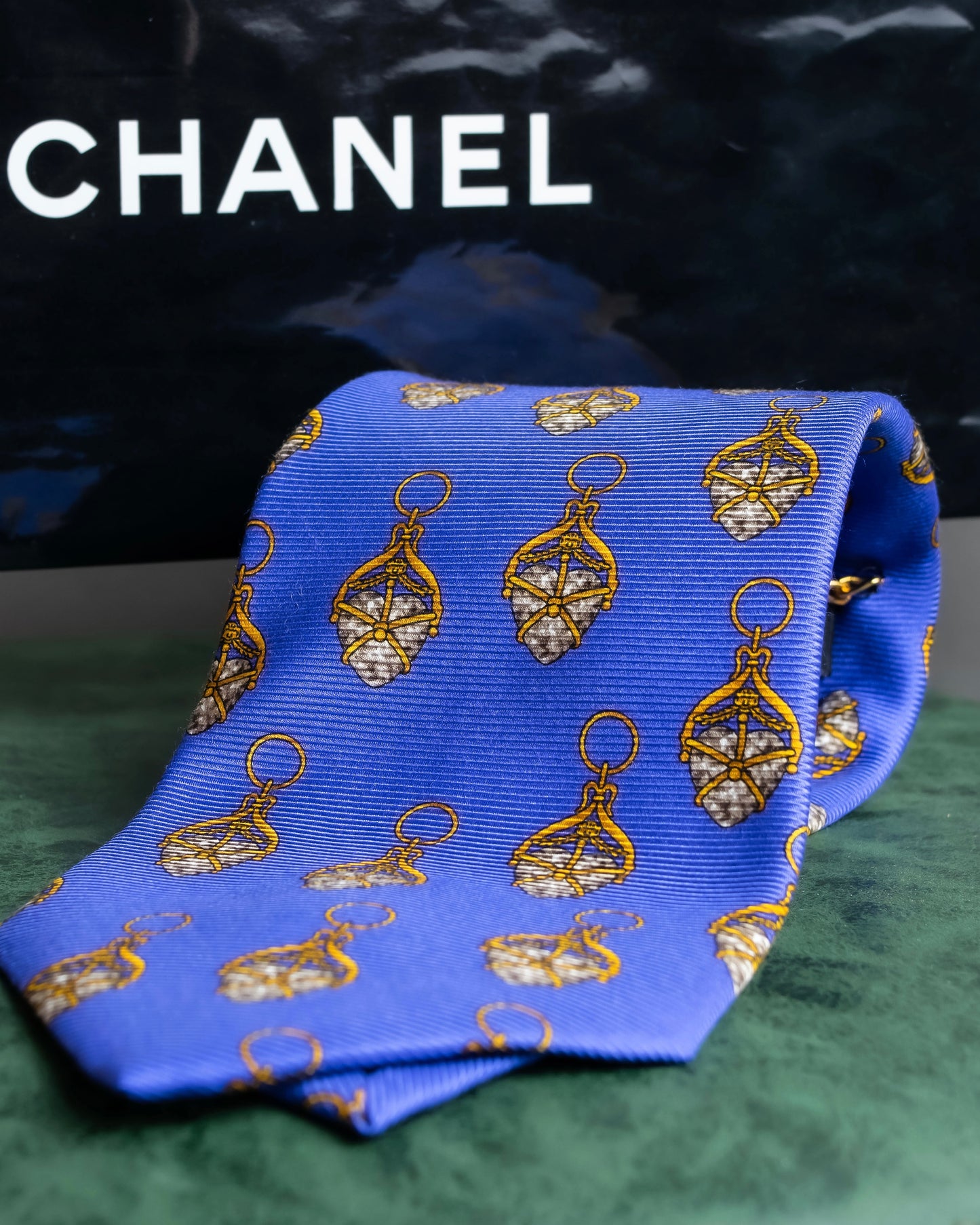 "CHANEL" Heart shaped gold parts pattern chain design neck tie