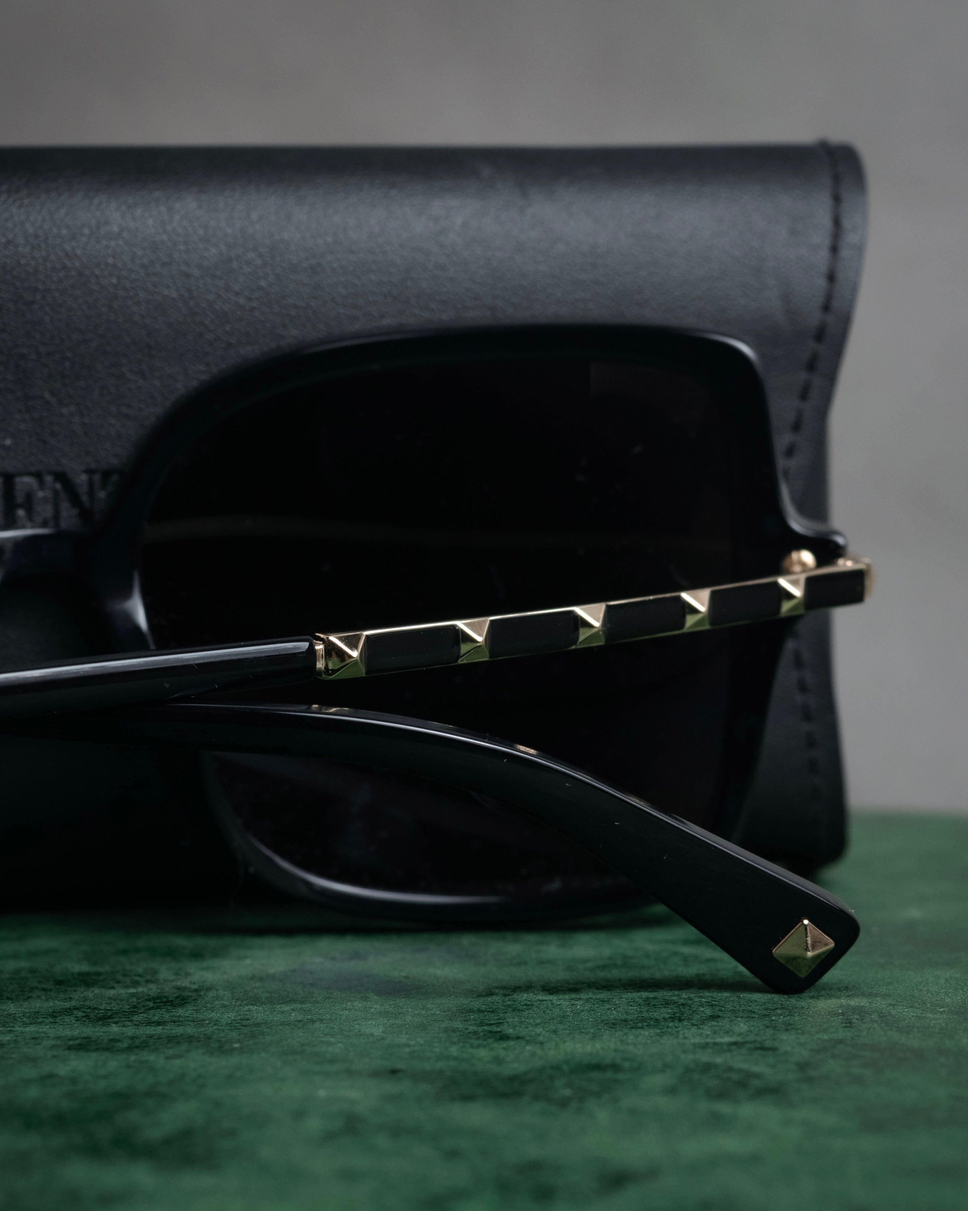 “VALENTINO” 2017’s-2022’s Rockstud sunglasses